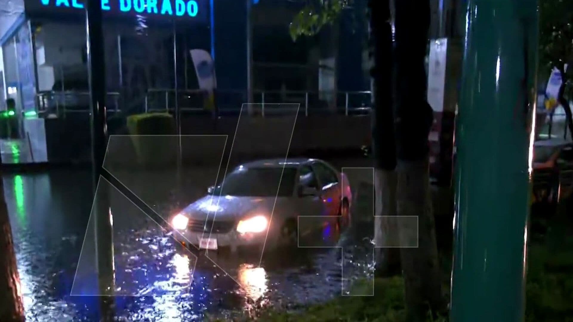 Vehículos Quedan Varados por Inundación en Periférico Norte, Tlalnepantla