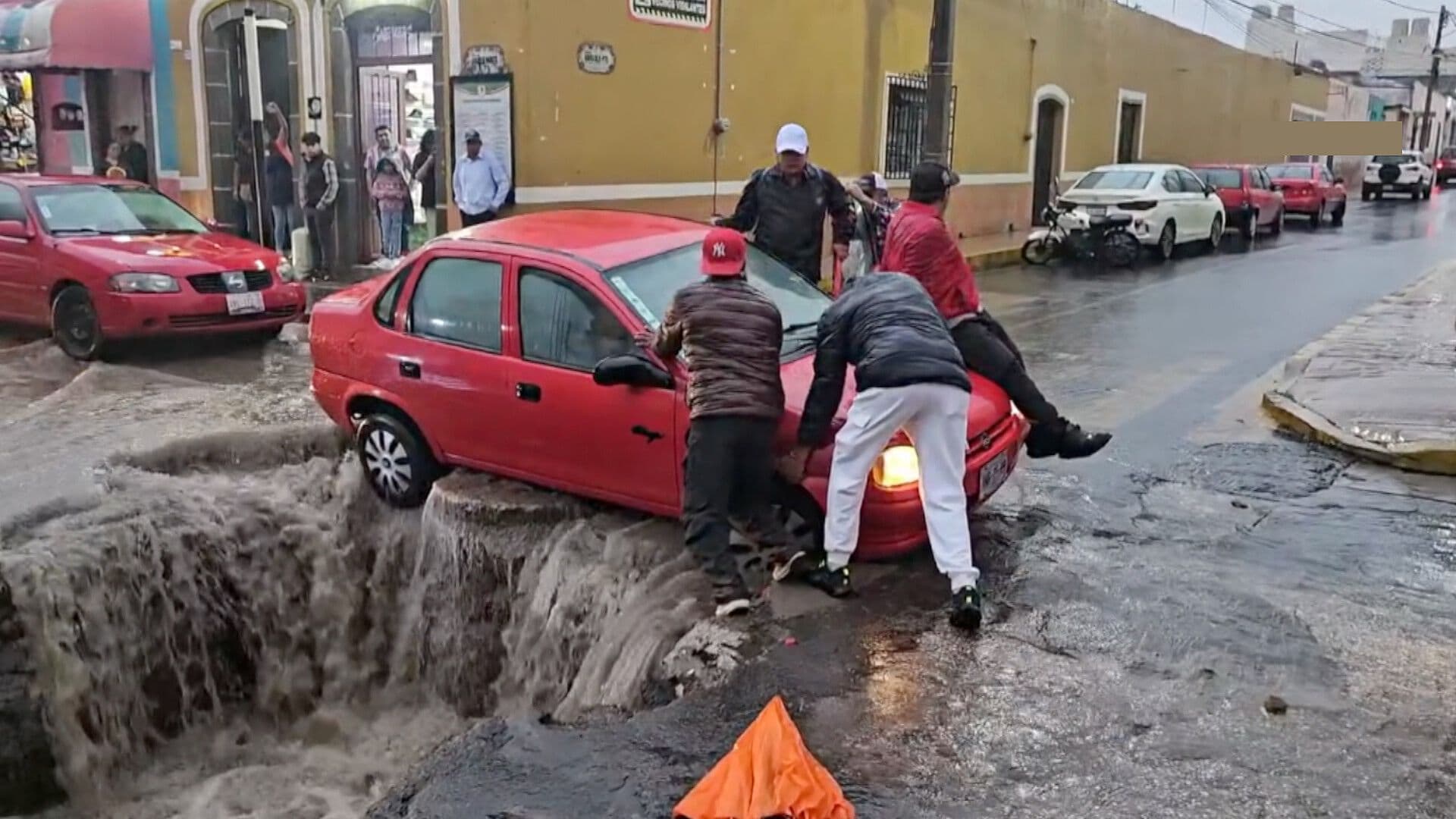 Accidente Automóvil Zanja Obras Viales Calle Abasolo Huamantla Tlaxcala