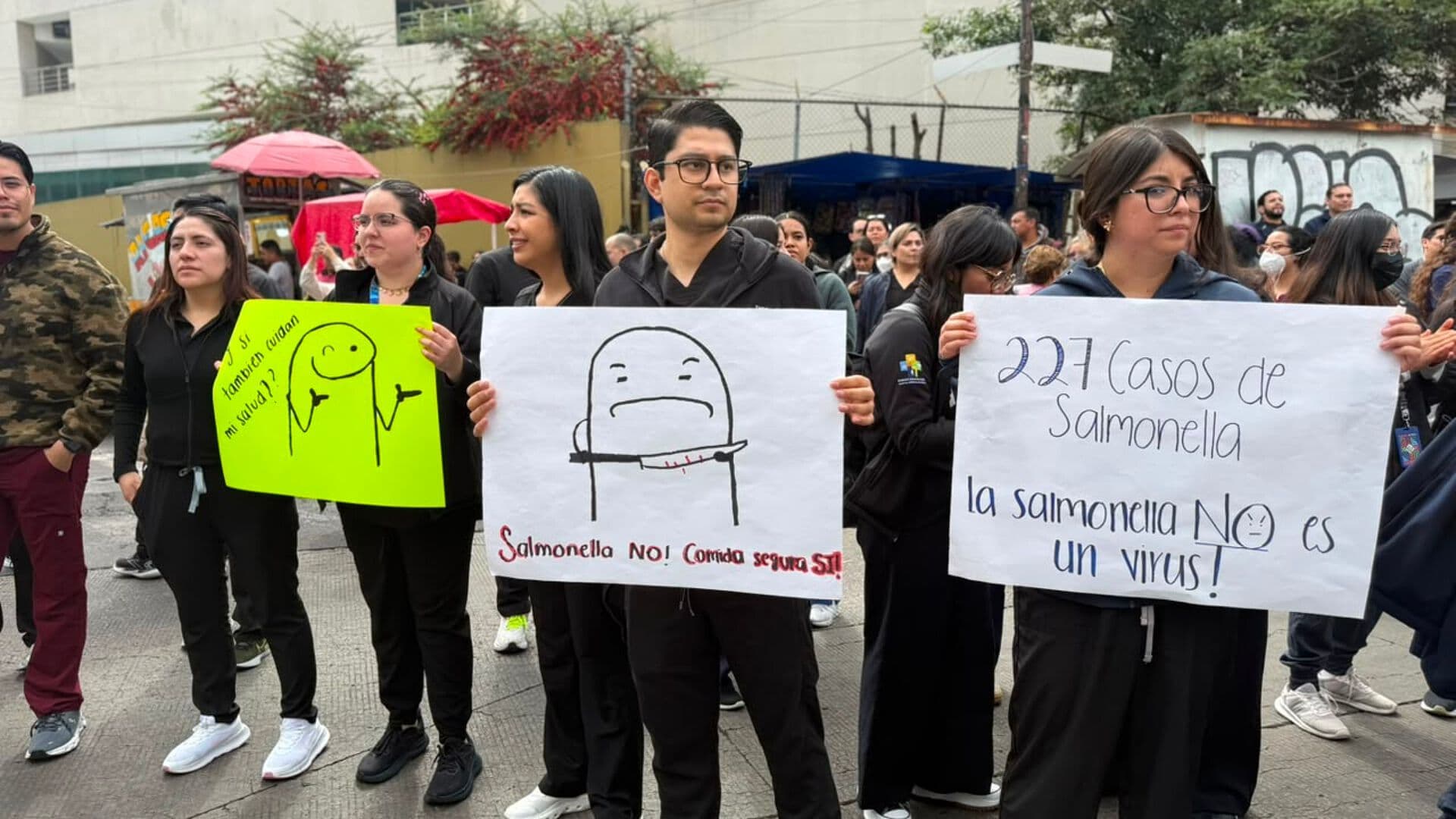 Residentes Bloquean Eje 3 Sur por Brote de Salmonela en el Hospital General