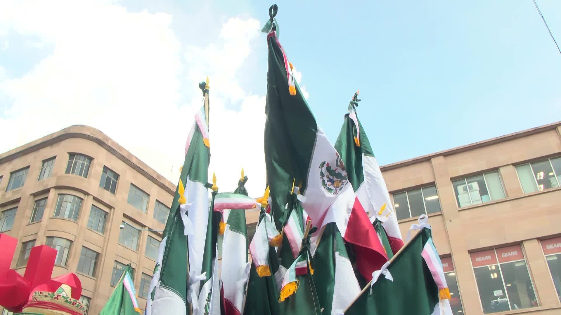 Comerciantes Alistan Artículos Patrios para el Grito de Independencia en SLP