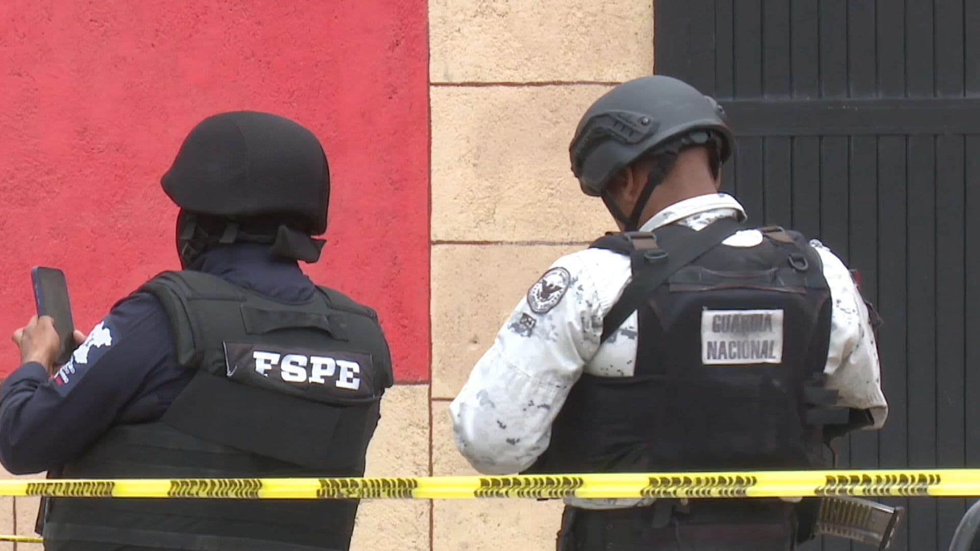Hombre Usa Arma de Diábolos? a Personal de Jumapa en Celaya Guanajuato