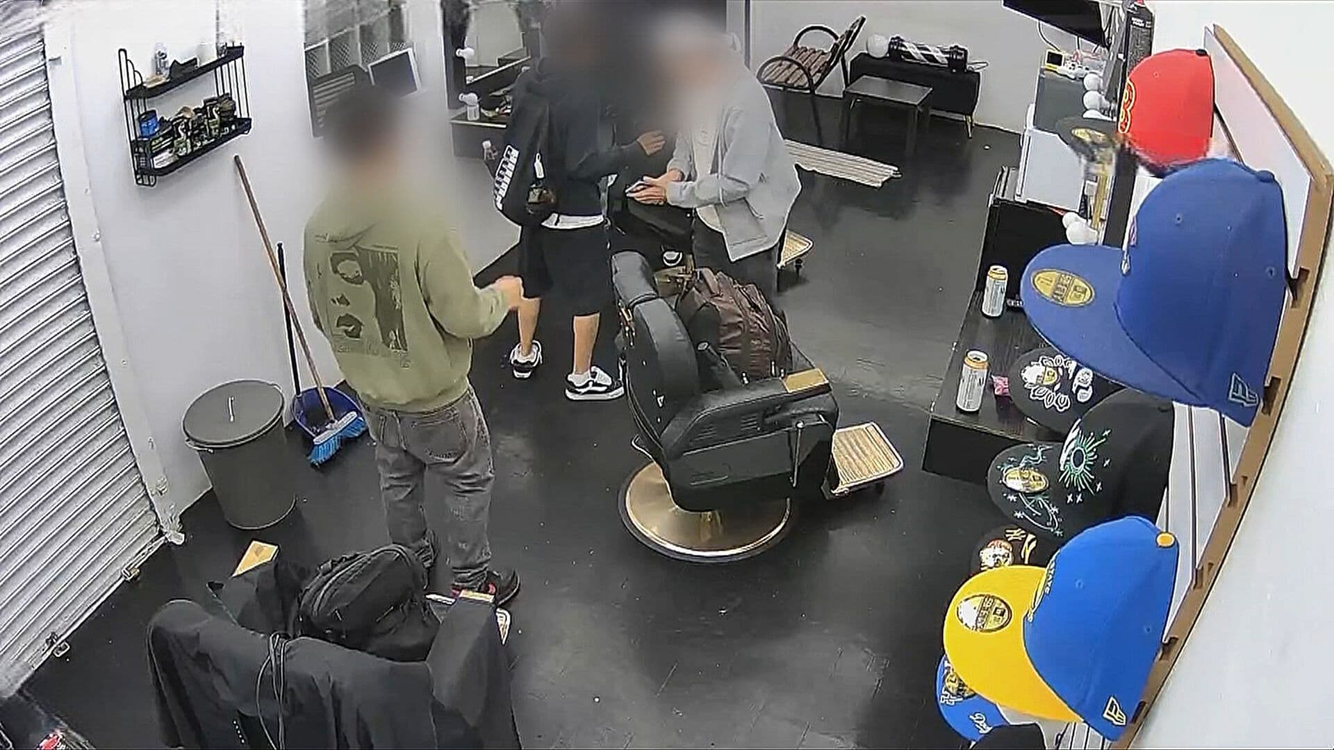 Dos Hombres Armados Asaltan Barbería en Venustiano Carranza