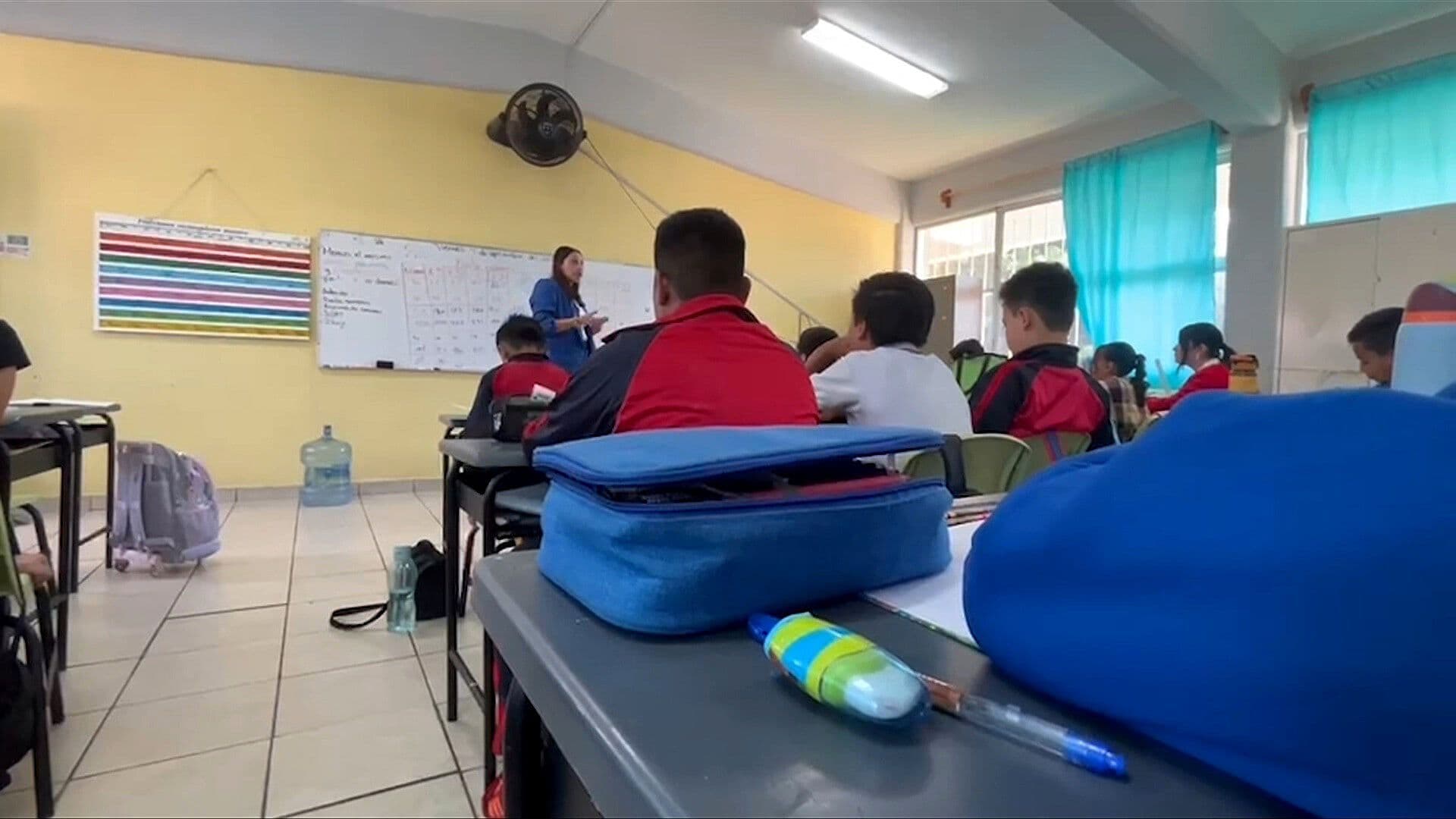 Querétaro Pone a Prueba las Escuelas Sin Celulares y Reporta Avances