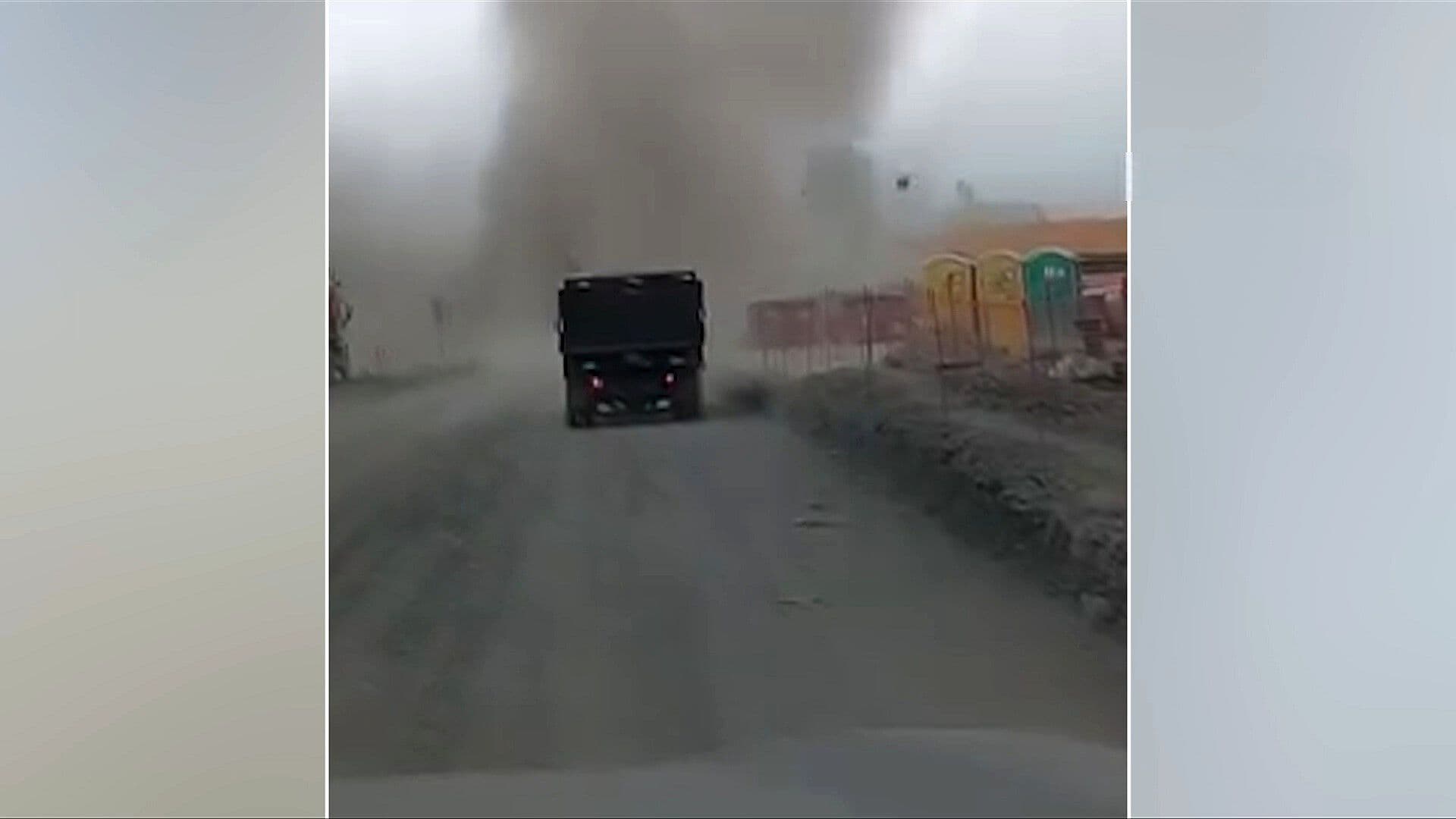 Video: Remolino de Tierra Sorprende a Trabajadores en Planta de Pesquería