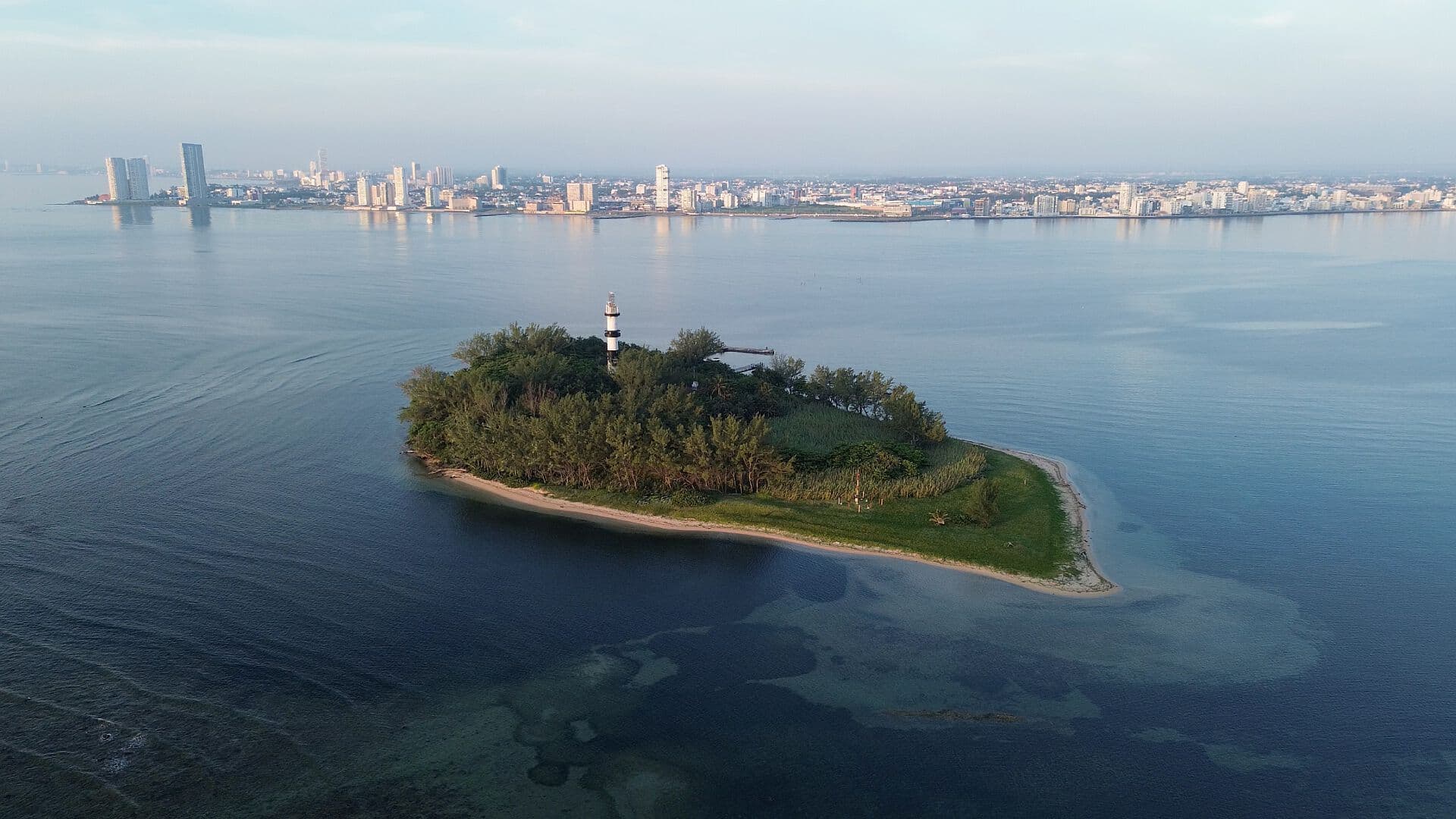 Isla de Sacrificios de Veracruz Comienza a Perder Zona de Playa