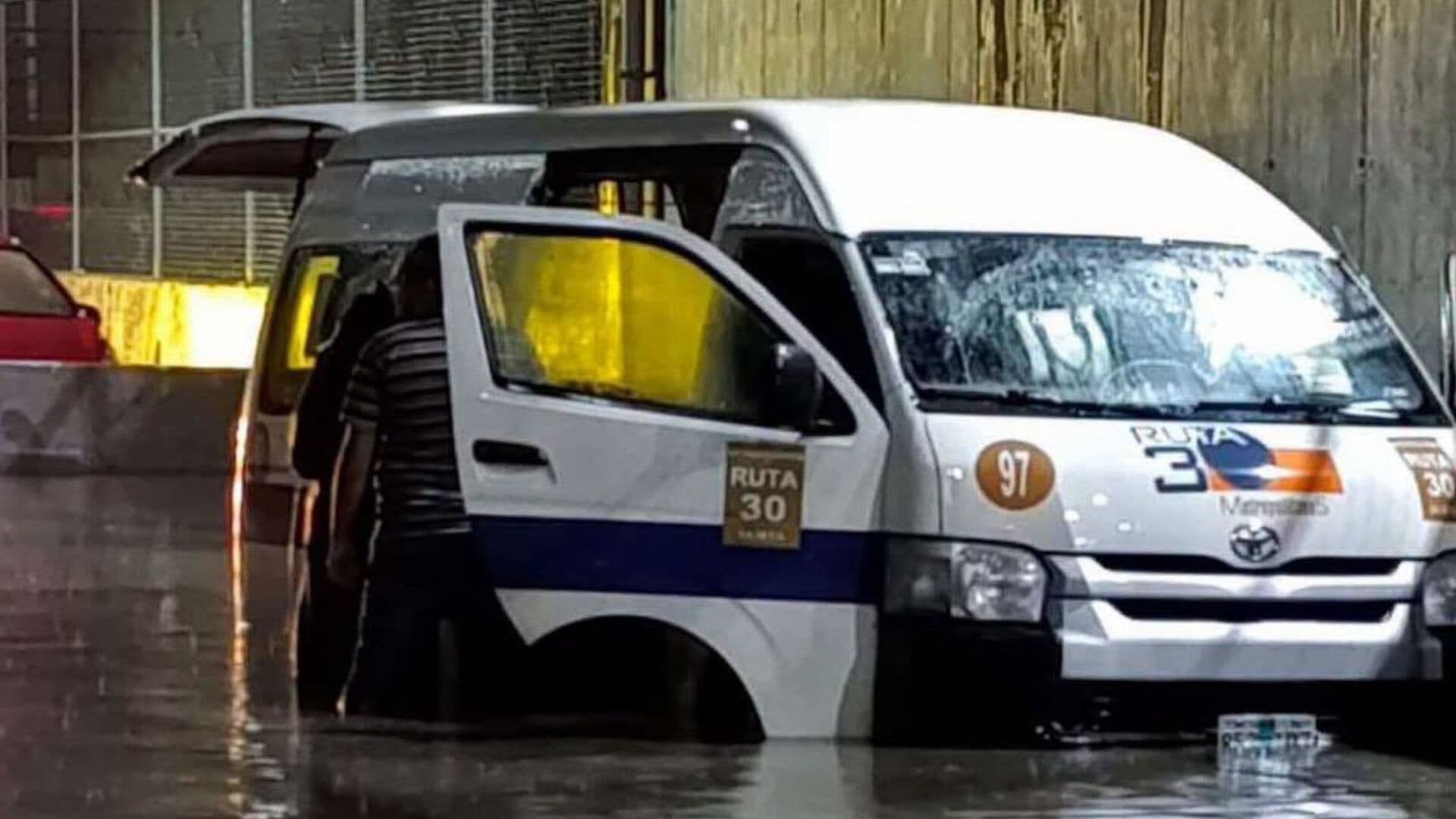 Mueren Seis Personas por Intoxicación de Gas en Camioneta Varada en Inundación