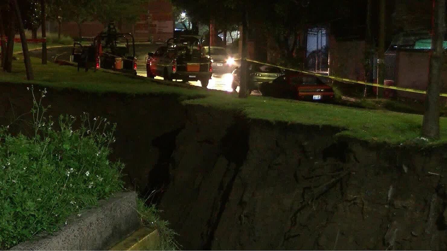 Se Abre Megasocavón de 40 Metros Sobre la Avenida Malecón, en Tonalá
