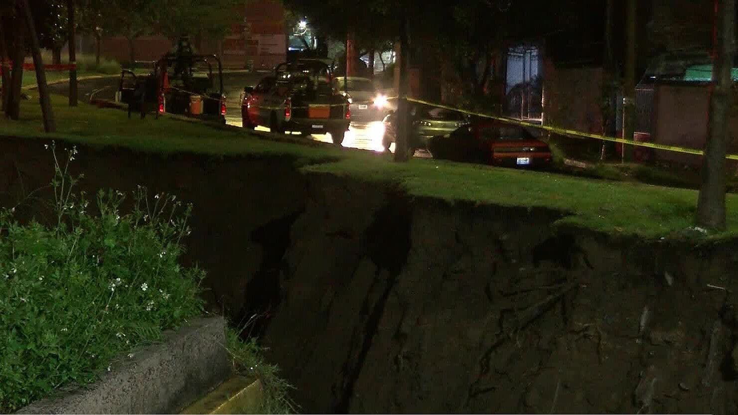 Se Abre Megasocavón de 40 Metros Sobre la Avenida Malecón, en Tonalá