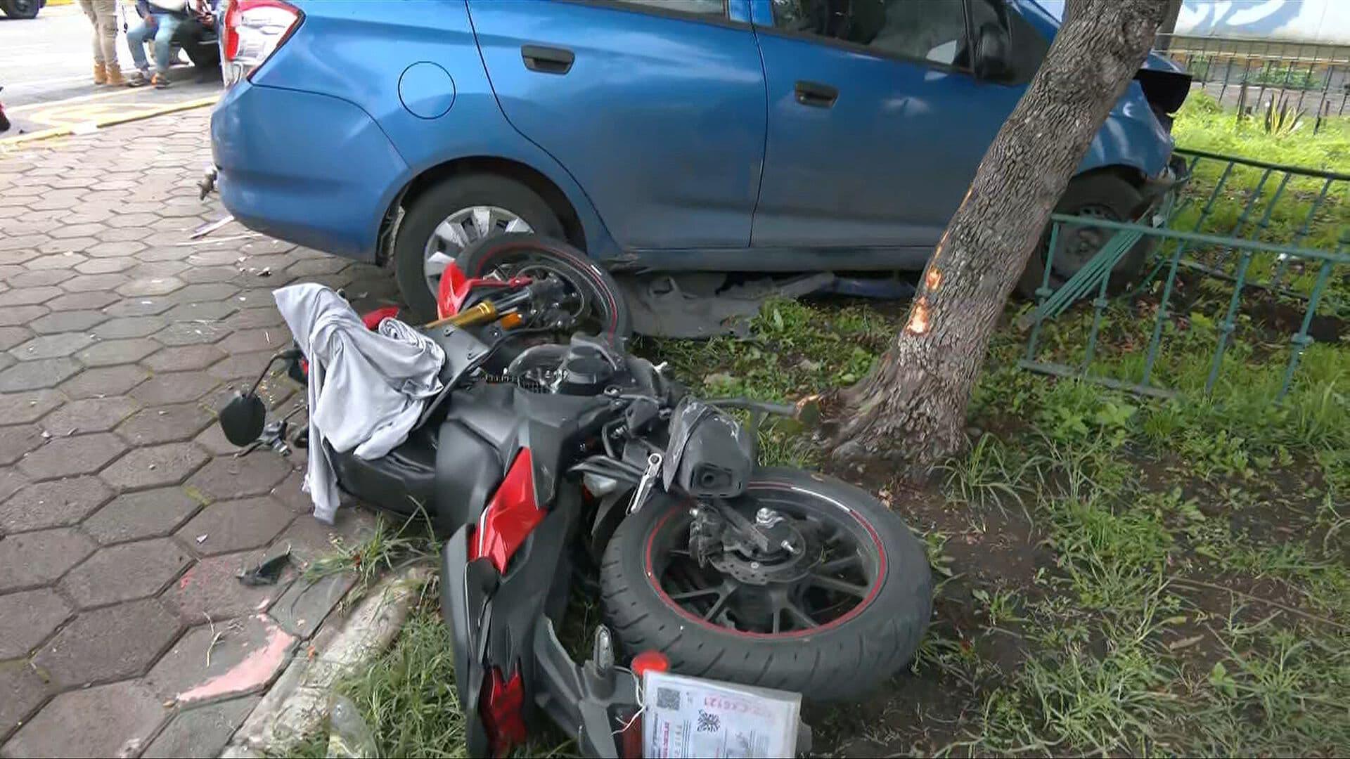 Accidente en Ferrocarril Hidalgo, CDMX, Deja Dos Motociclistas Lesionados