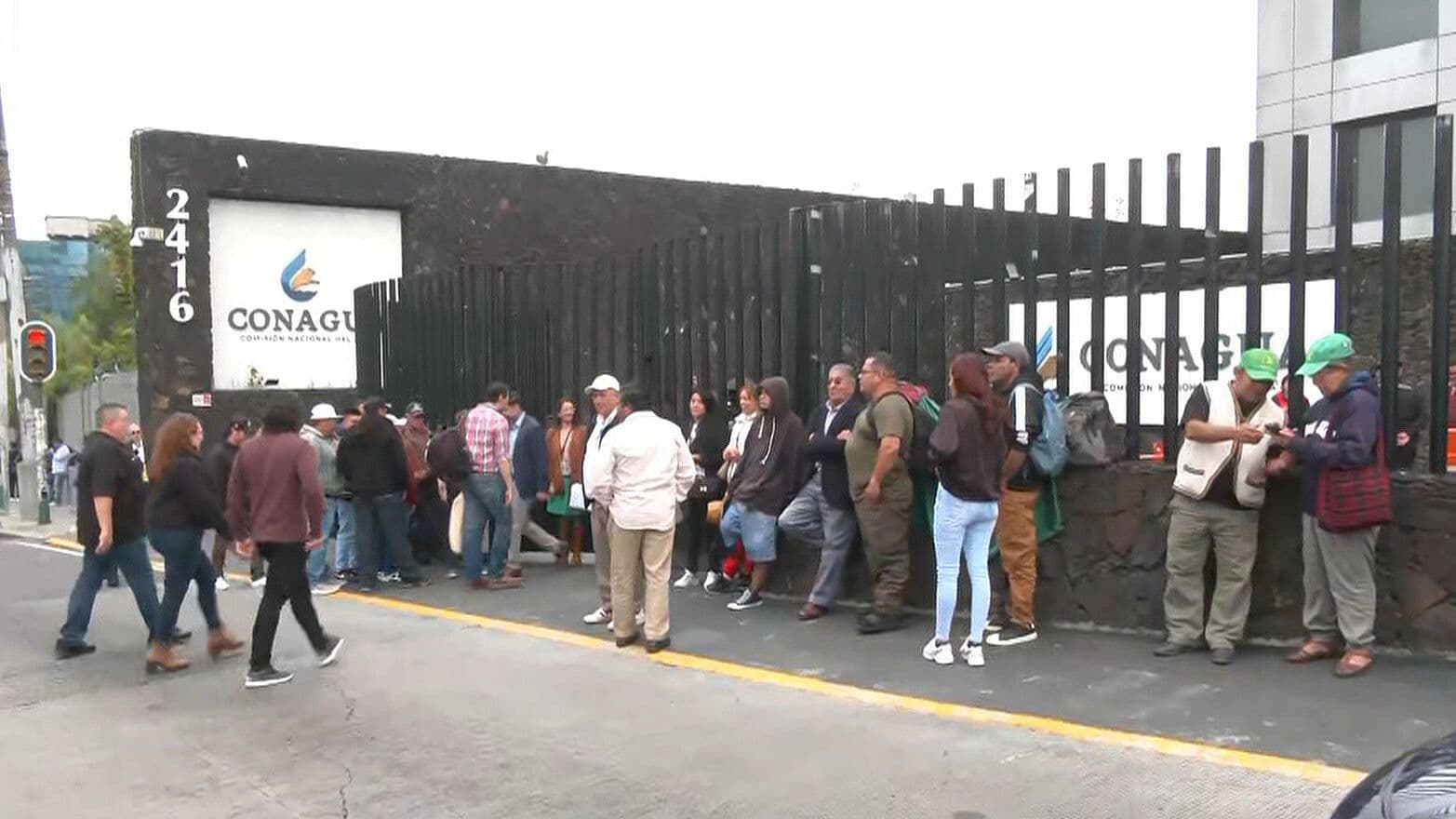 Manifestantes se Concentran Frente a Conagua en Insurgentes Sur; Exigen Apoyo para Productores