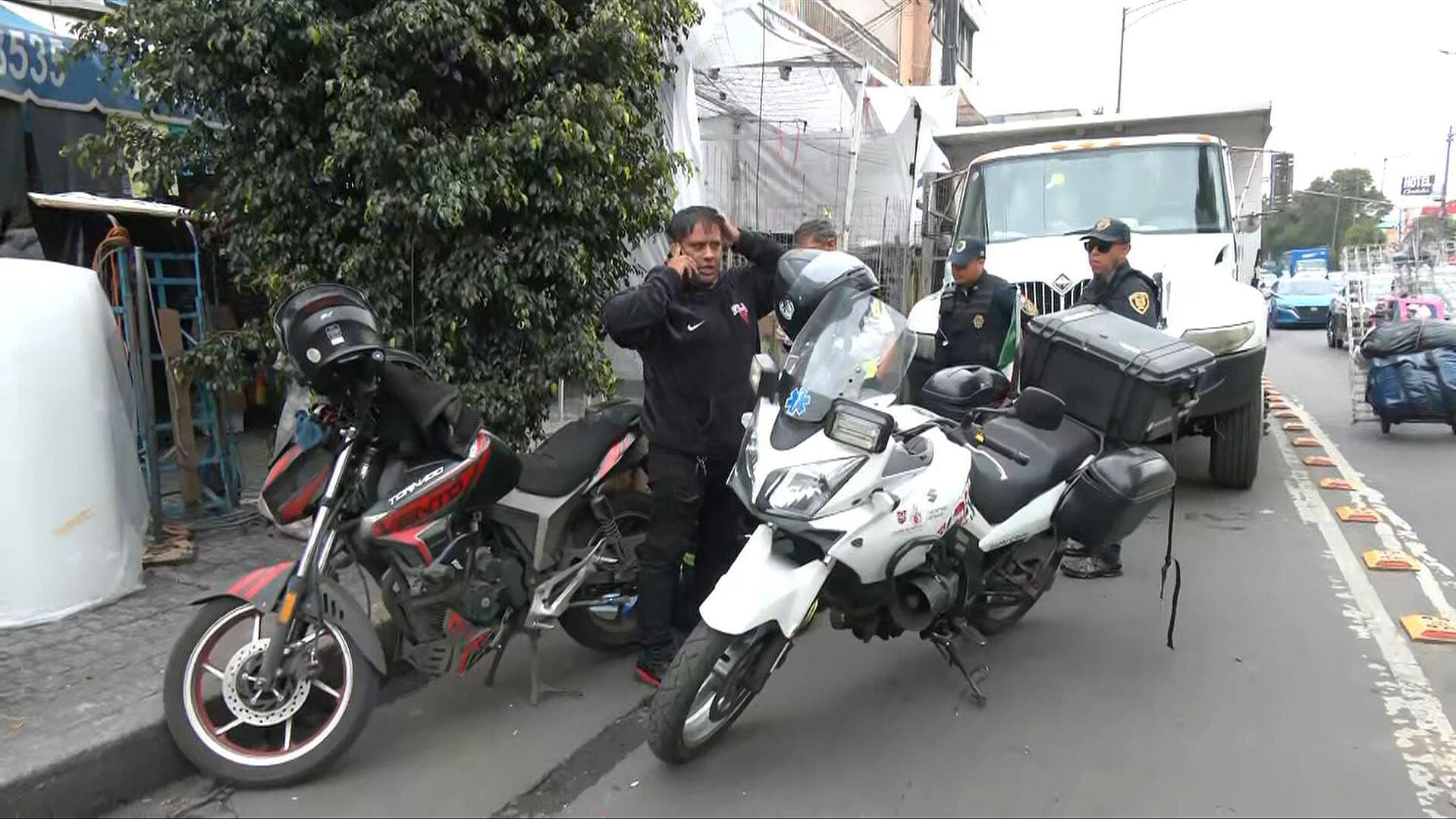 Camión de la Alcaldía Venustiano Carranza Embiste a Motociclista Menor de Edad en La Merced