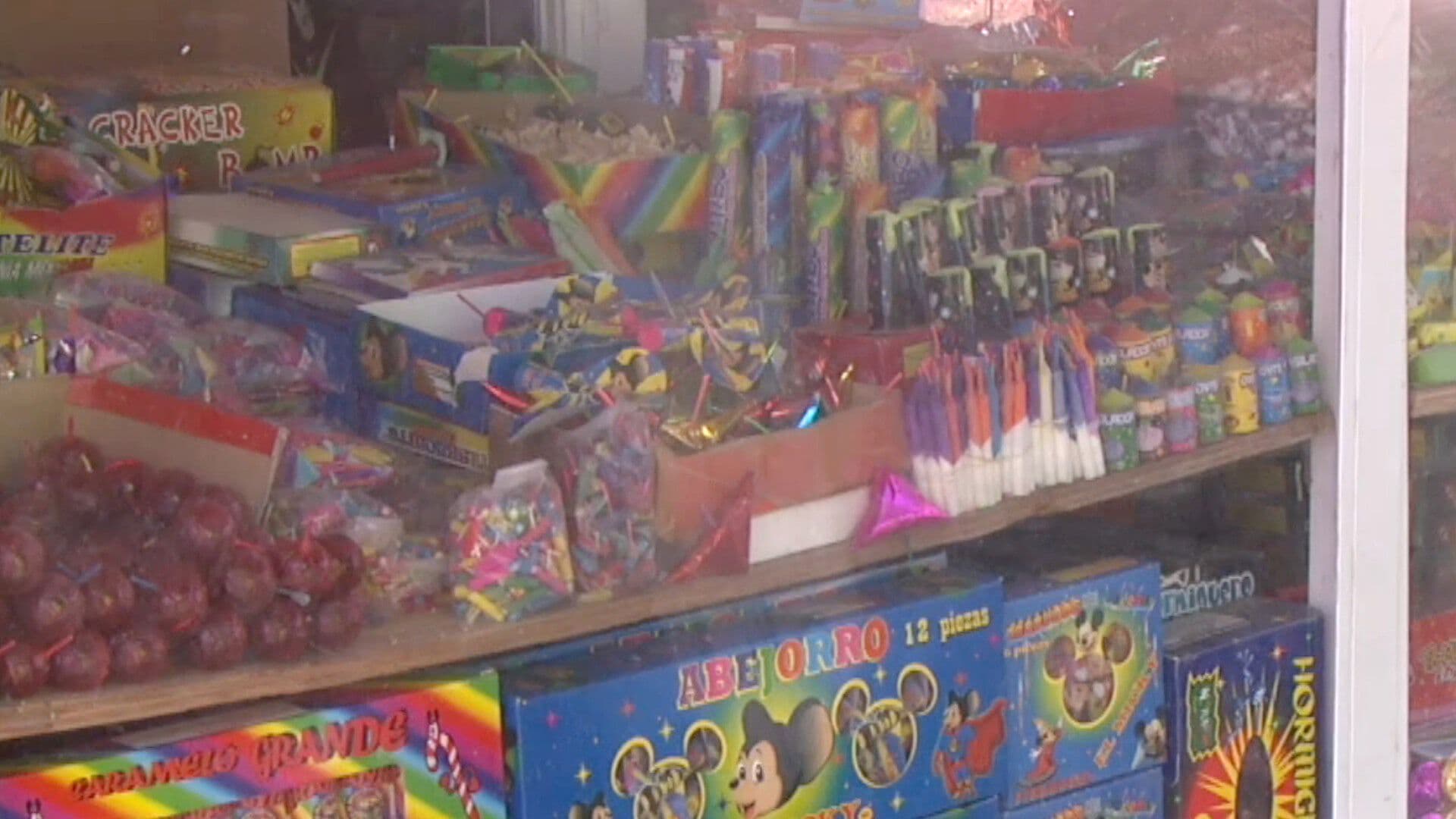 Inicia Operativo Contra Pirotecnia en Mercados y Tianguis de León