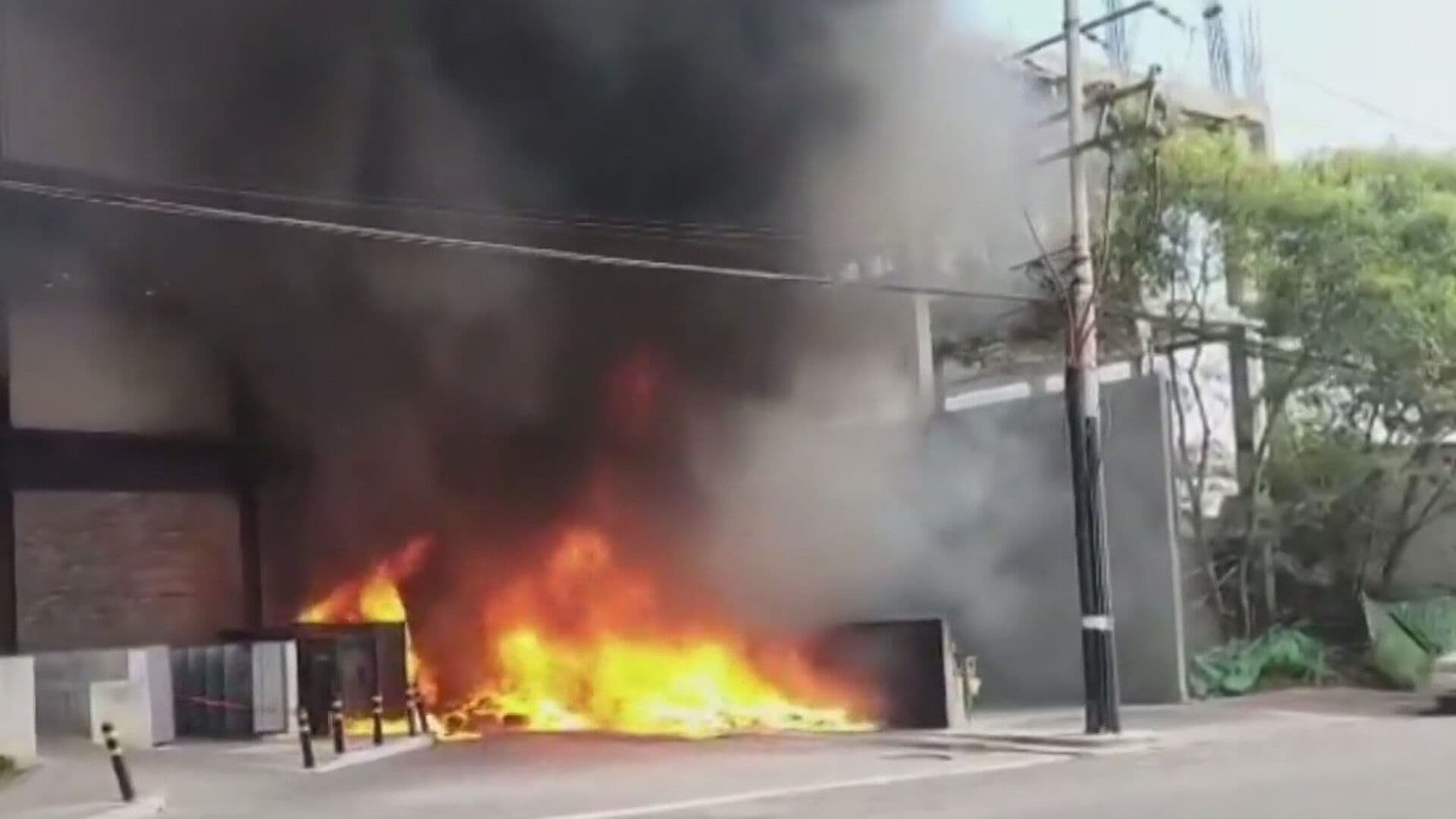 Desalojan Plaza Comercial por Incendio en Monterrey