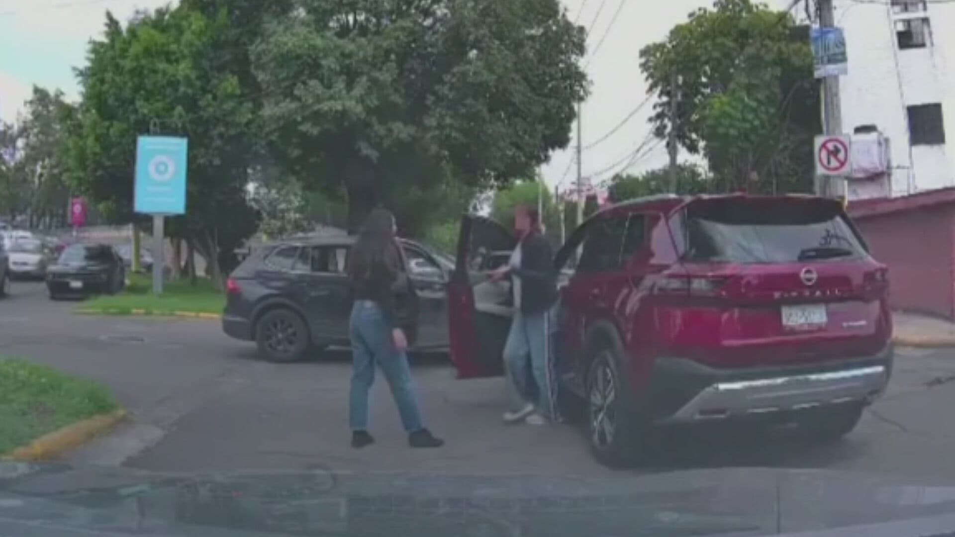 Video: Mujeres se Agarran a Golpes en Naucalpan por Conflicto Vial