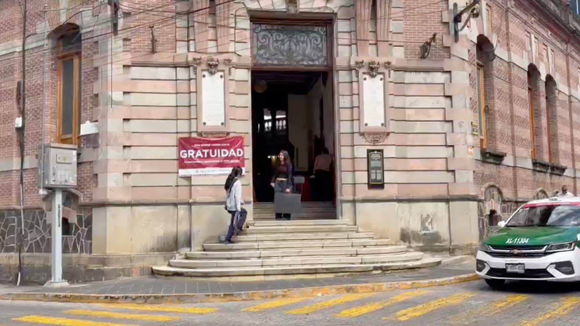 Bachilleratos de Xalapa Reciben Requerimientos de la SEV Tras Cobro de Inscripciones