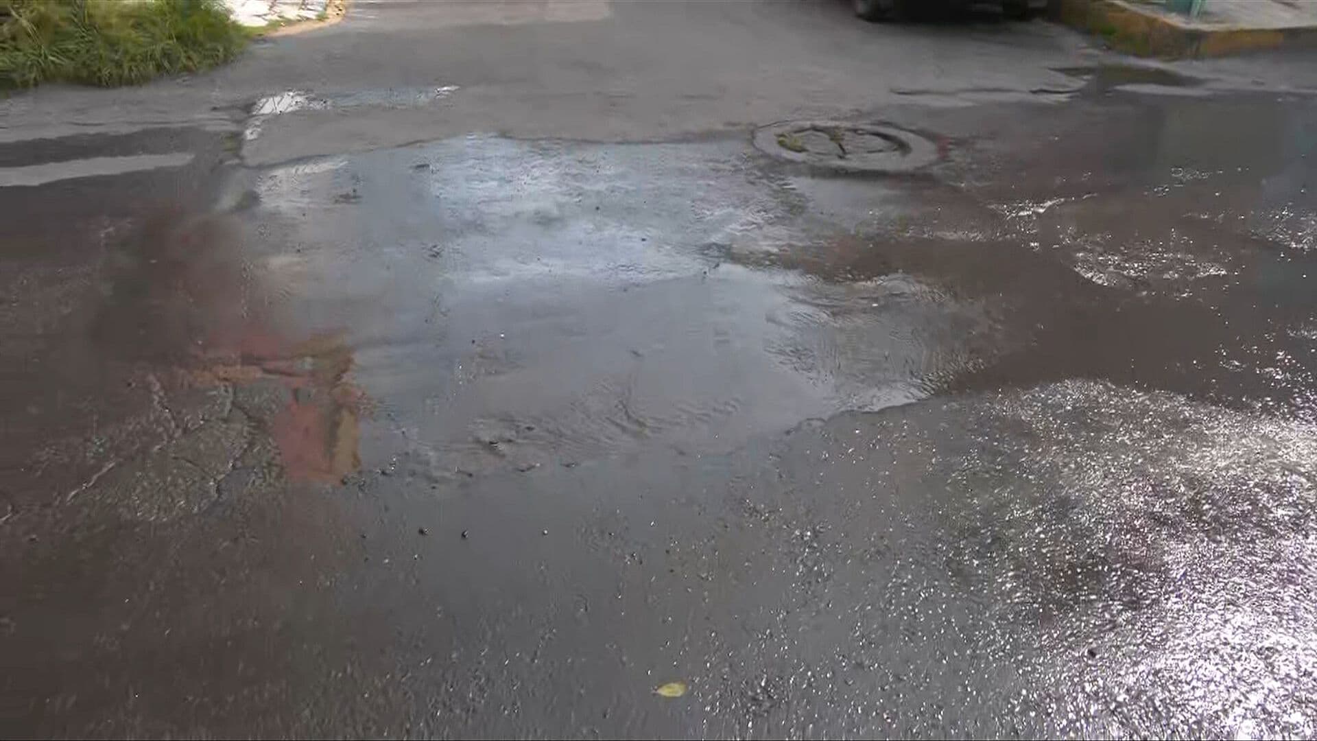 Fuga de Agua Deja Miles de Litros Desperdiciados en Colonia el Mirador