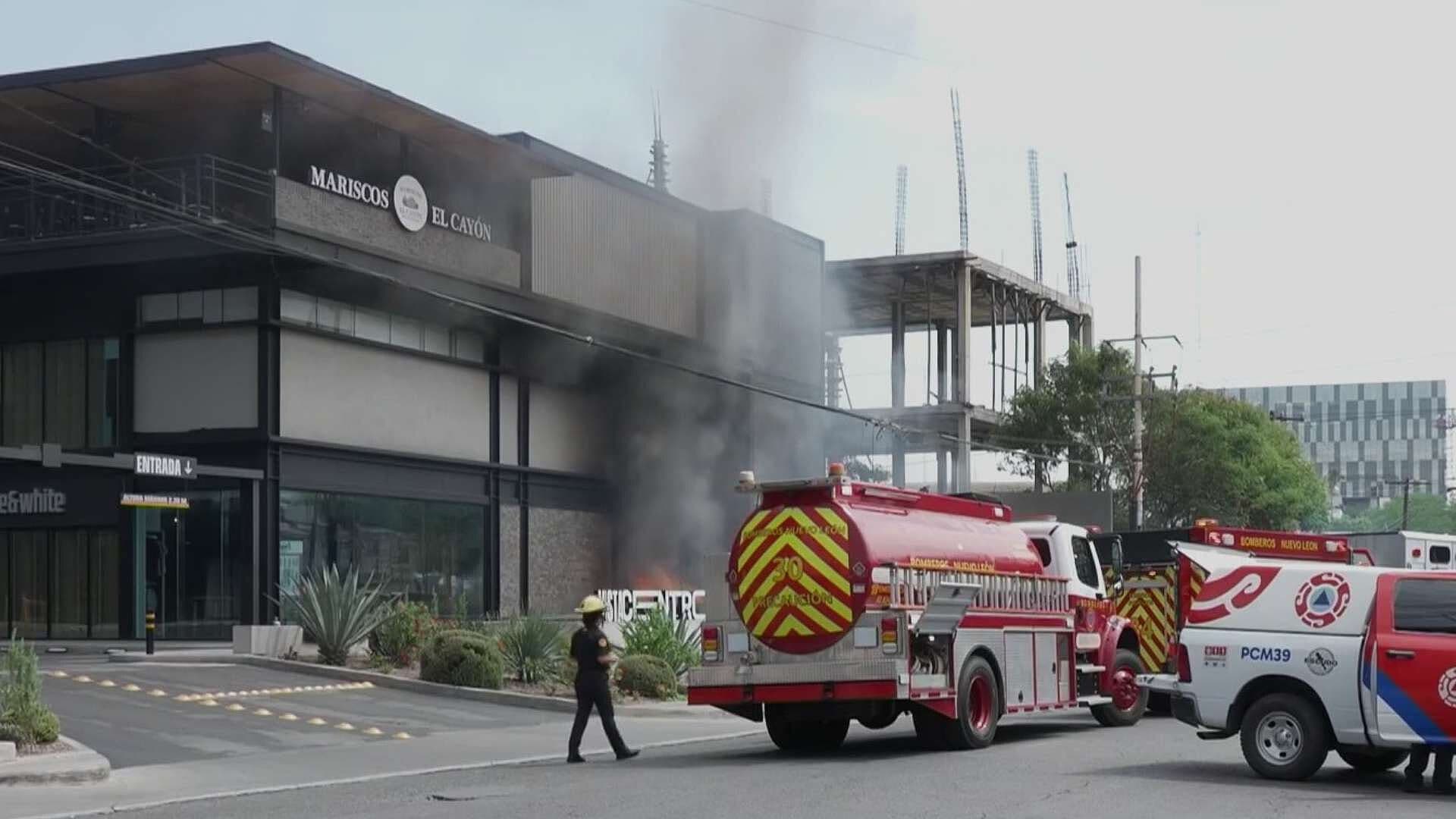 Evacuan Centro Comercial de la Buenos Aires en Monterrey tras Incendio por Cortocircuito
