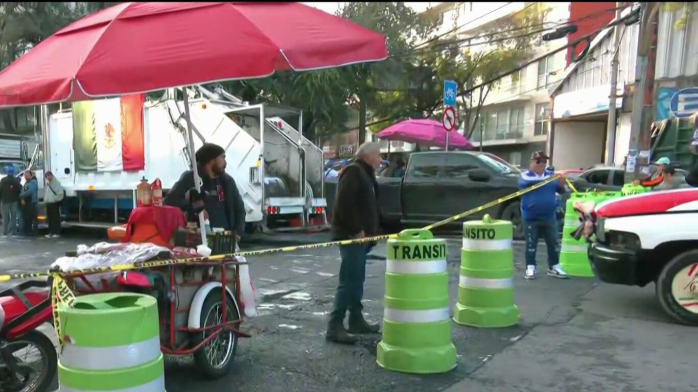 Trabajadores de Limpia Bloquean Diagonal 20 de Noviembre, CDMX