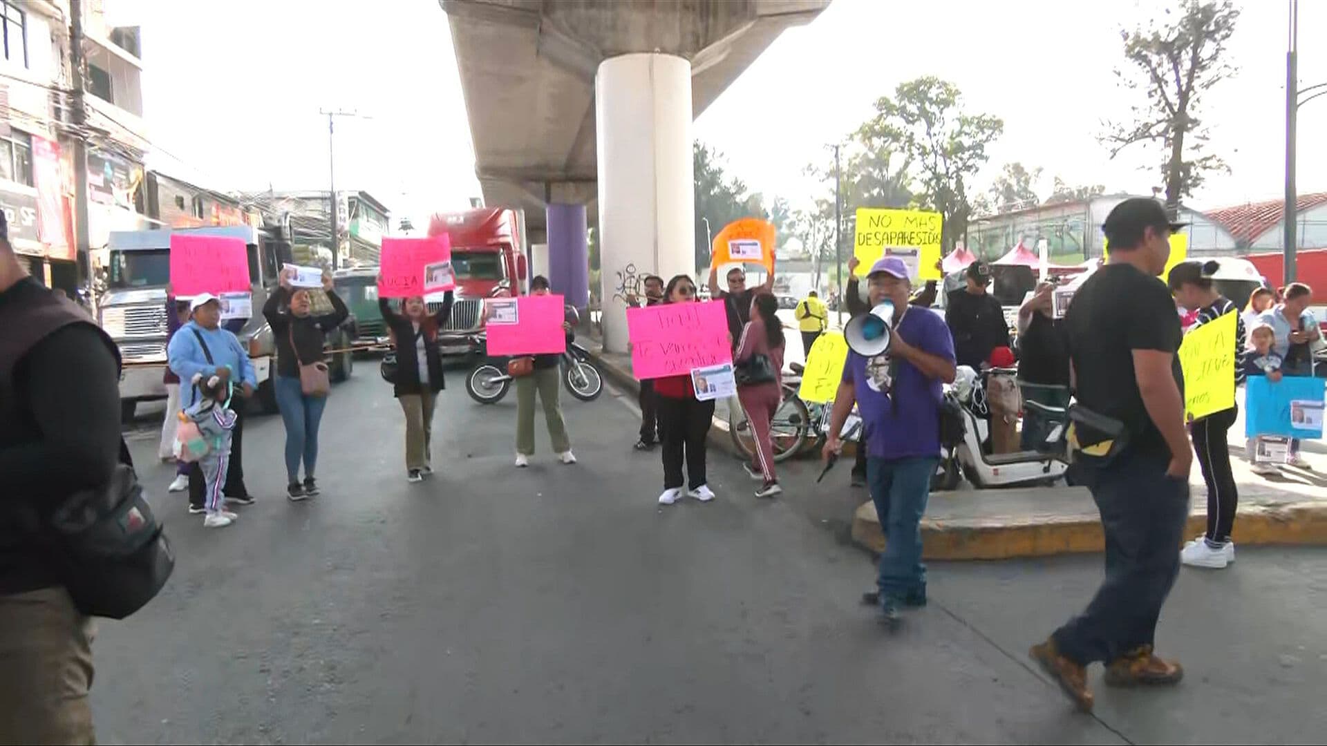 Bloqueo en Avenida Tláhuac por Persona Desaparecida