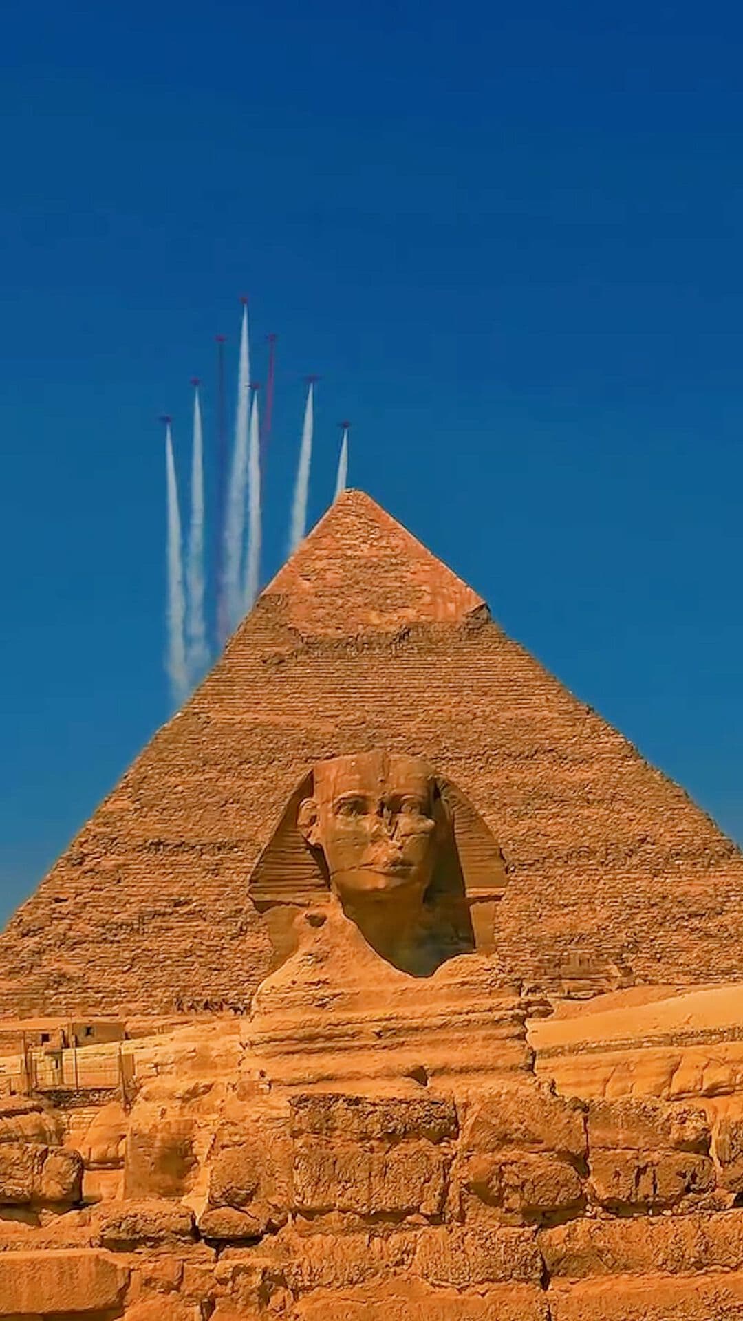 Espectáculo Aéreo Sobrevuela la Esfinge en Egipto