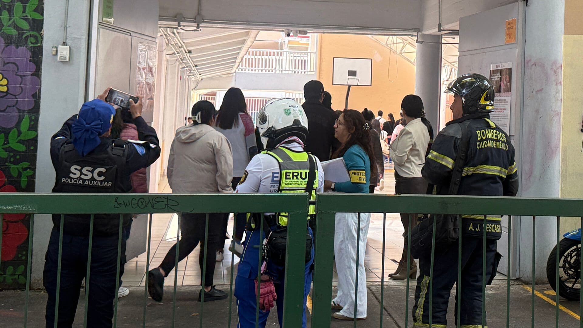 Desalojan Escuela Primaria por Olor a Gas en la Colonia Roma Norte