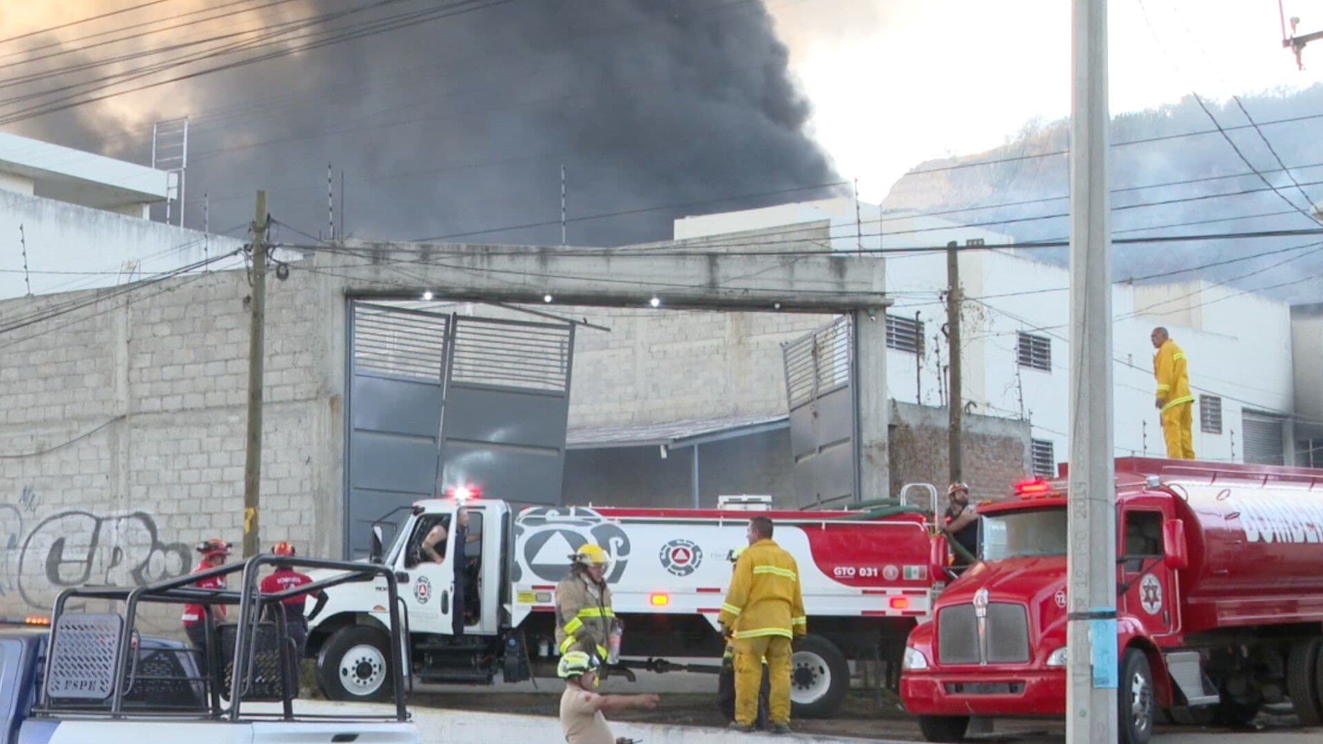 Incendio Consume Más de Media Tonelada de Tubos de PVC en un Predio de Ciudad Industrial en León