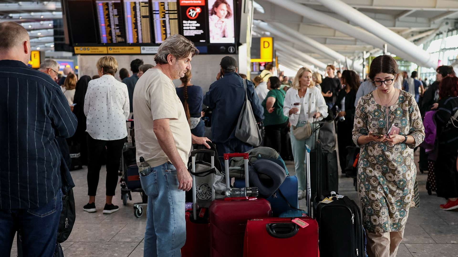 Caos Aéreo en Reino Unido: Cancelan Cerca de 2 Mil Vuelos por Falla en Control de Tráfico
