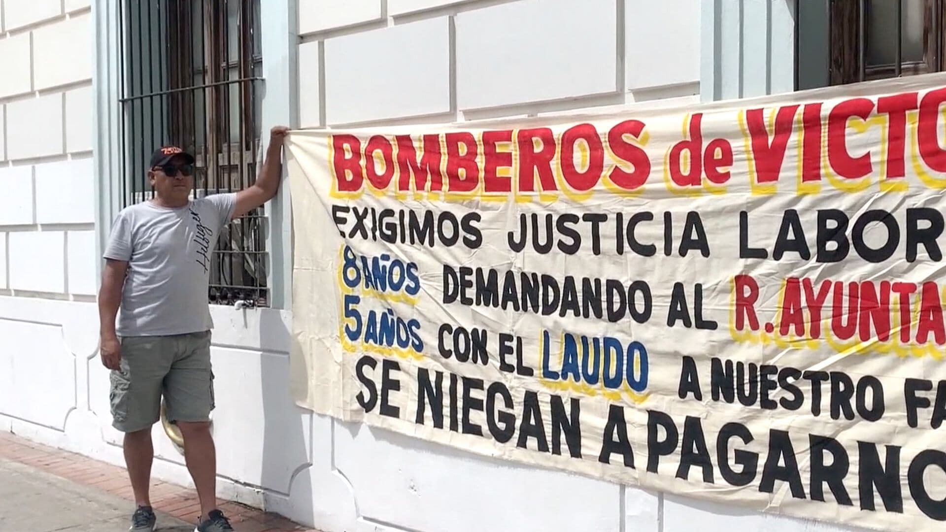 Bomberos Protestan Afuera de Presidencia de Ciudad Victoria por Justicia Salarial