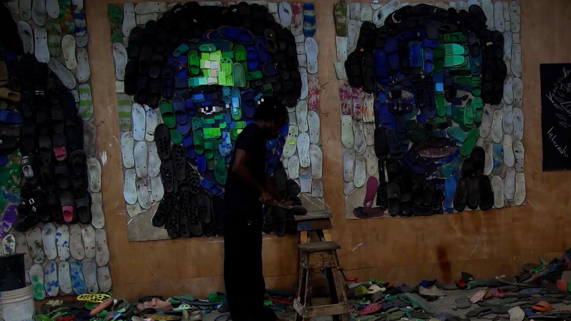 Artista Crea Retratos Usando Chanclas Viejas