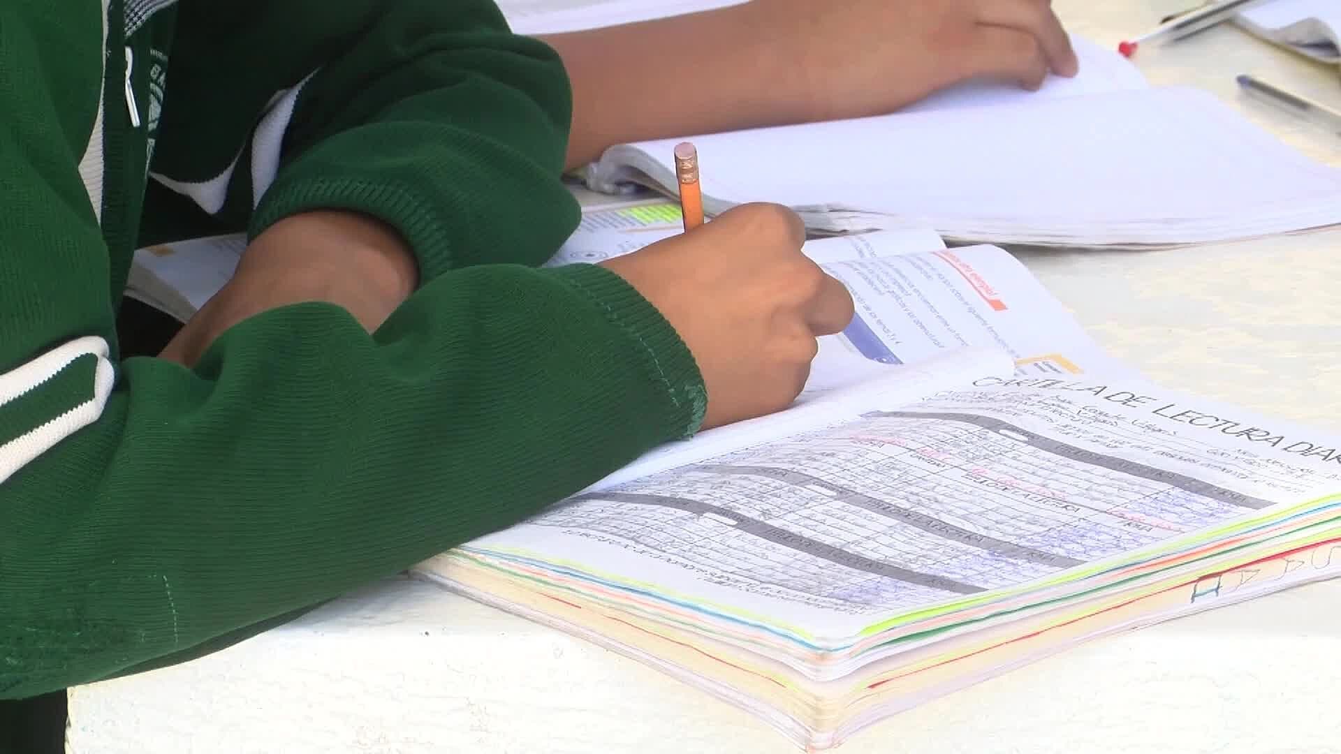 SEGE Considera Necesario Regular Celulares en Salones de Clase en San Luis Potosí