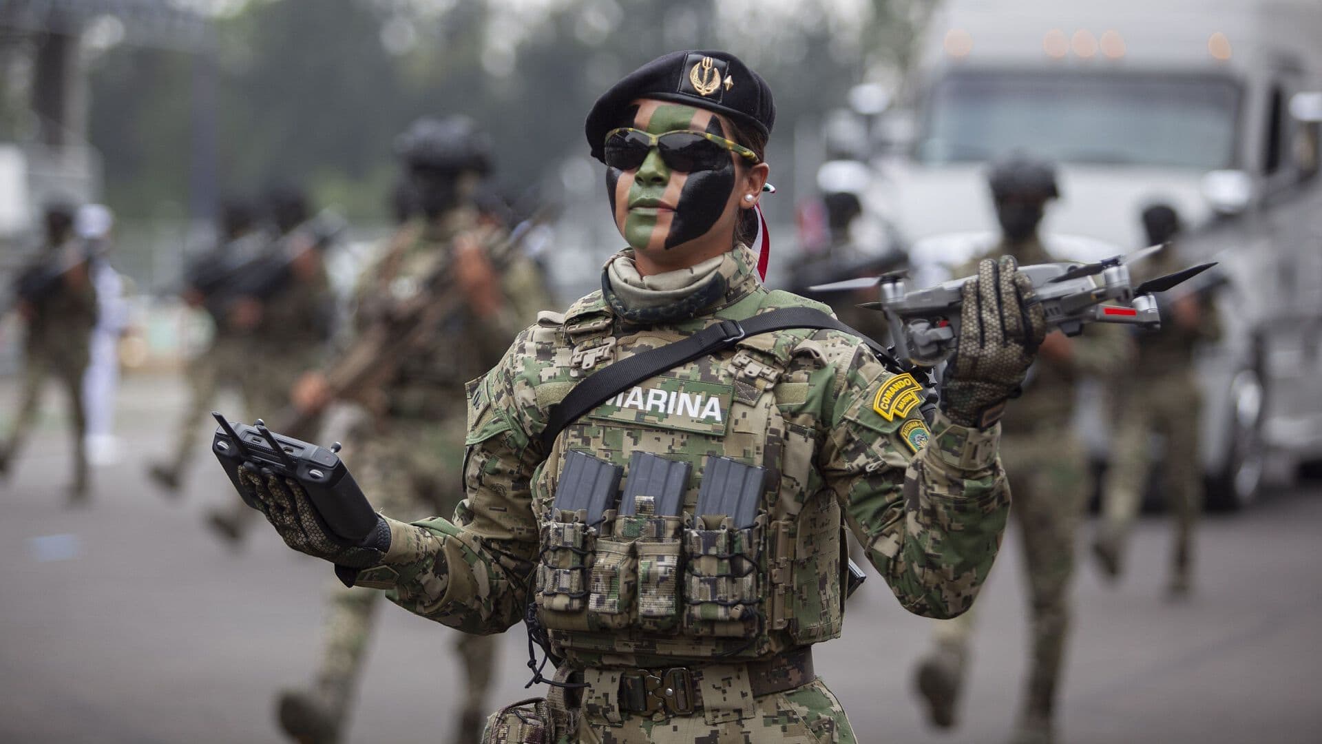 Tropas del Ejército y la Marina se Preparan para el Desfile del 16 de Septiembre