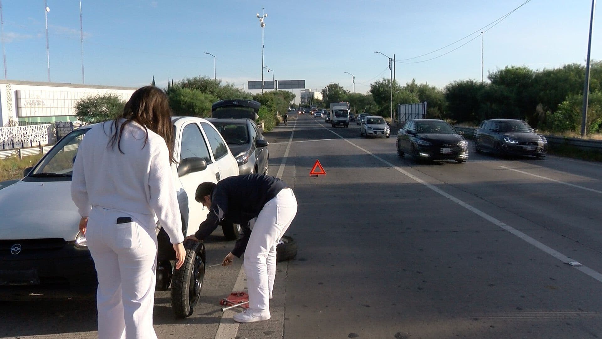 Llantas Ponchadas Vehículos Periférico Ecológico Puebla Casa de Justicia San Andrés Cholula