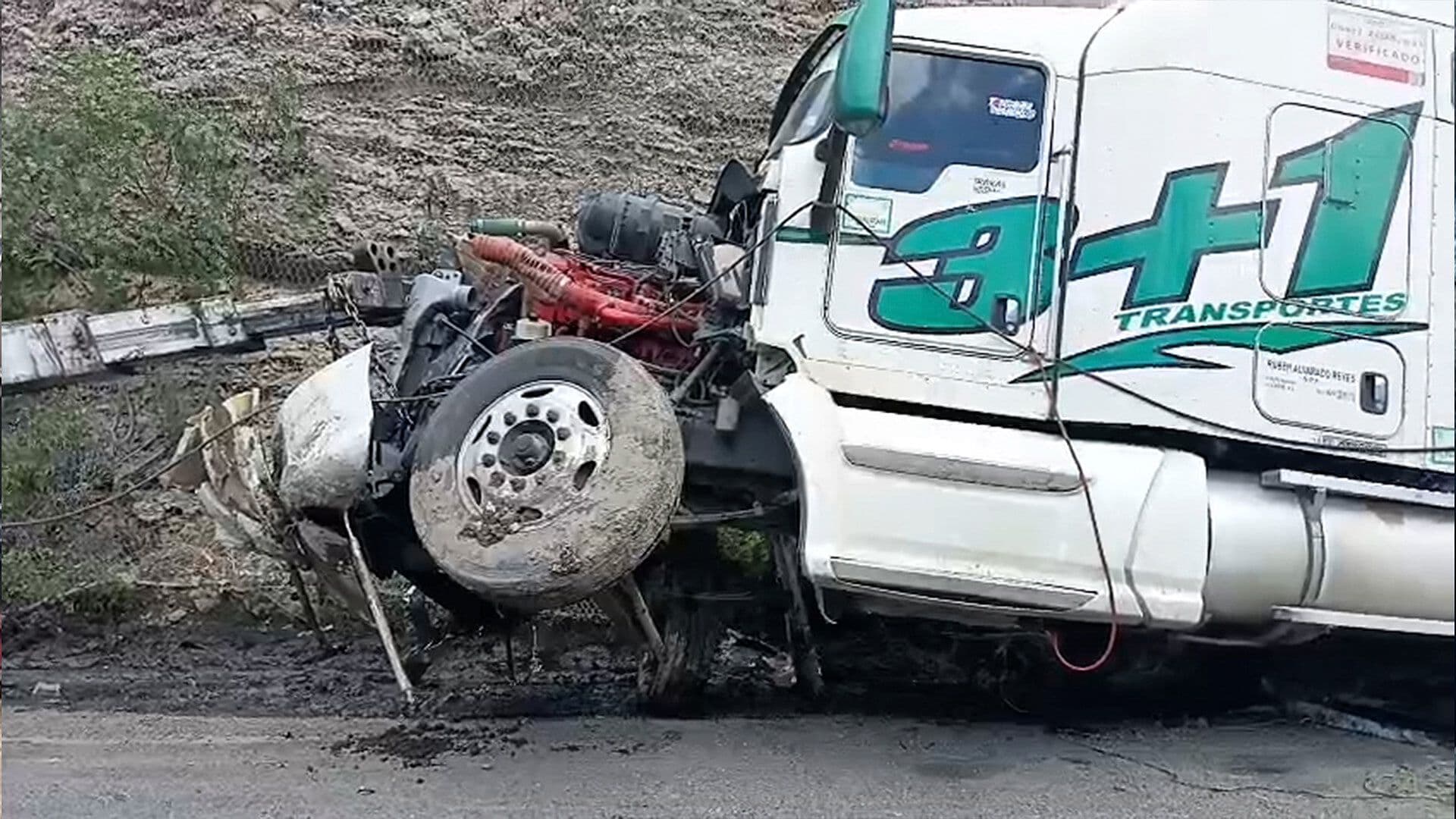 Falla en Frenos Provoca Accidente de Tráiler en Carretera 'Los Chorros' en Arteaga