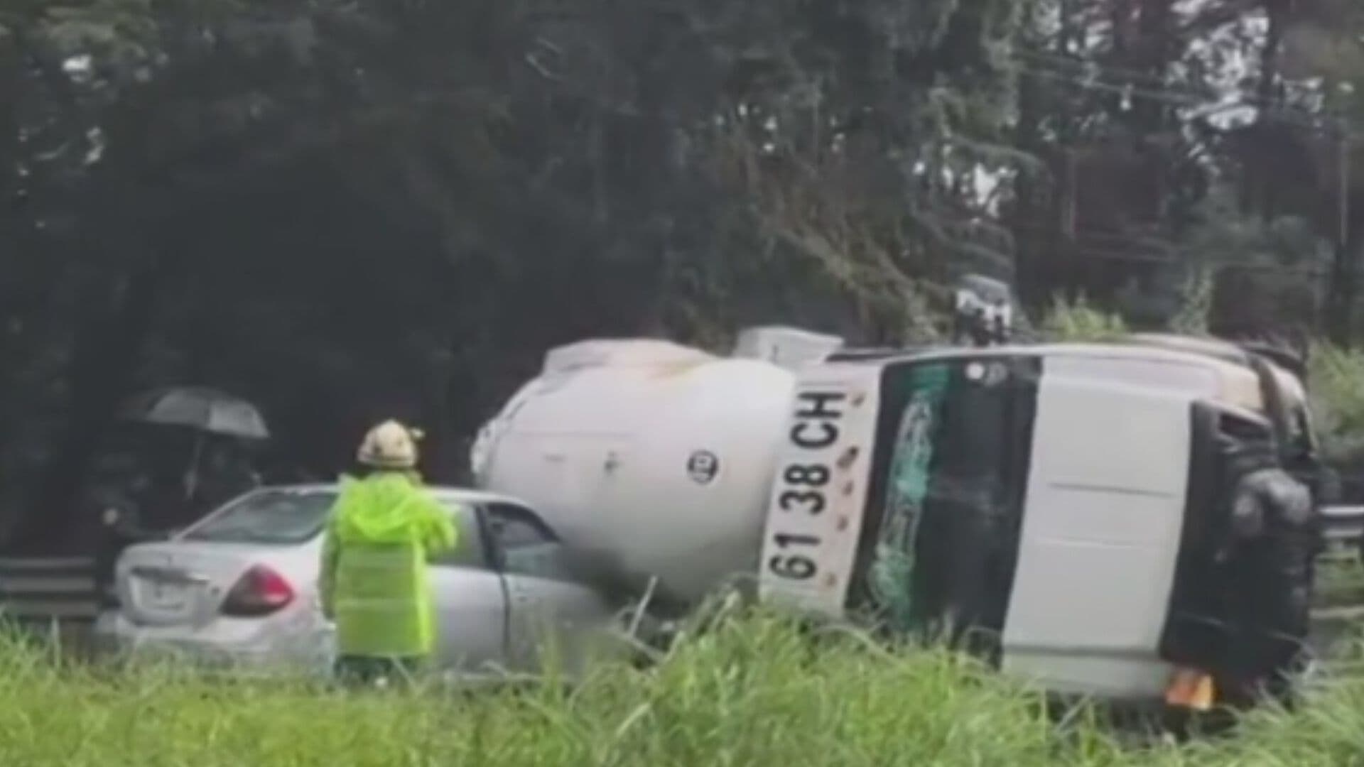 Pipa de Gas Vuelca en la Carretera Federal México-Cuernavaca