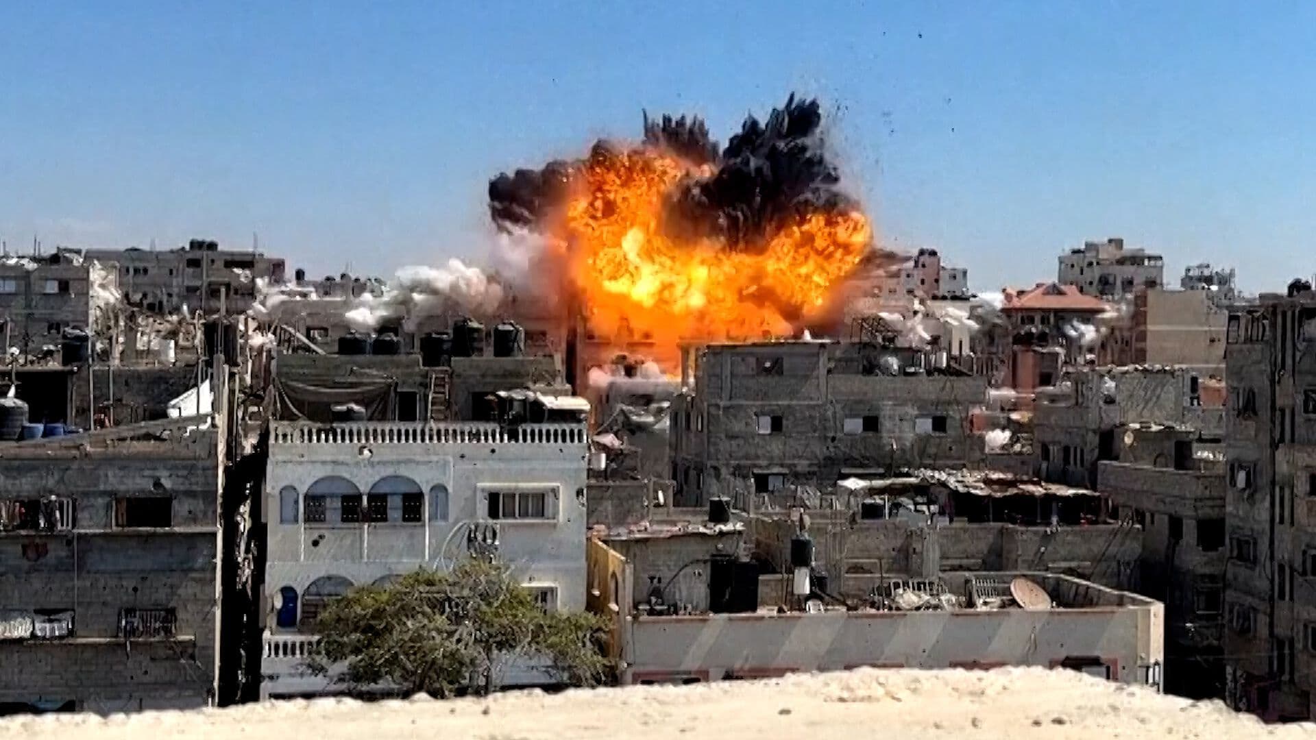 Captan Momento de Ataque Israelí contra Campamento Palestino