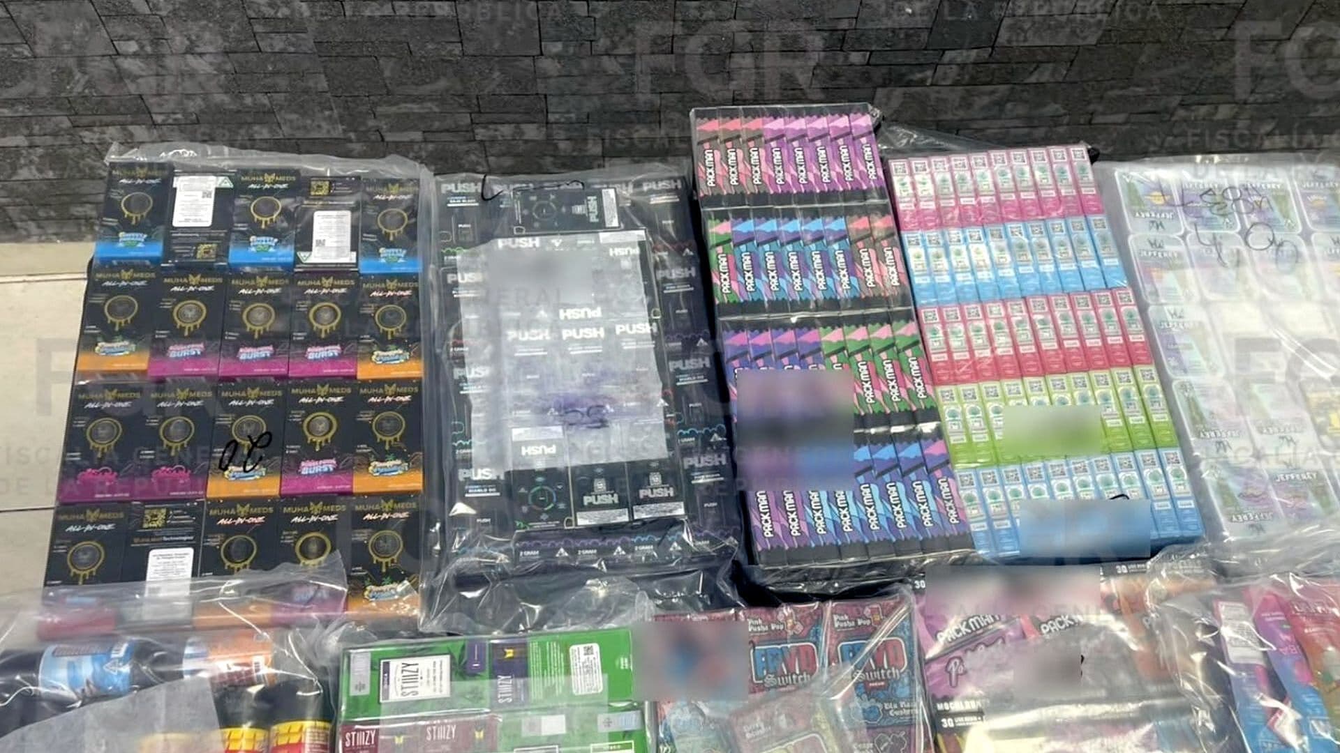 Detienen a Hombre que Transportaba Cigarros y Vapes en el Aeropuerto de Monterrey