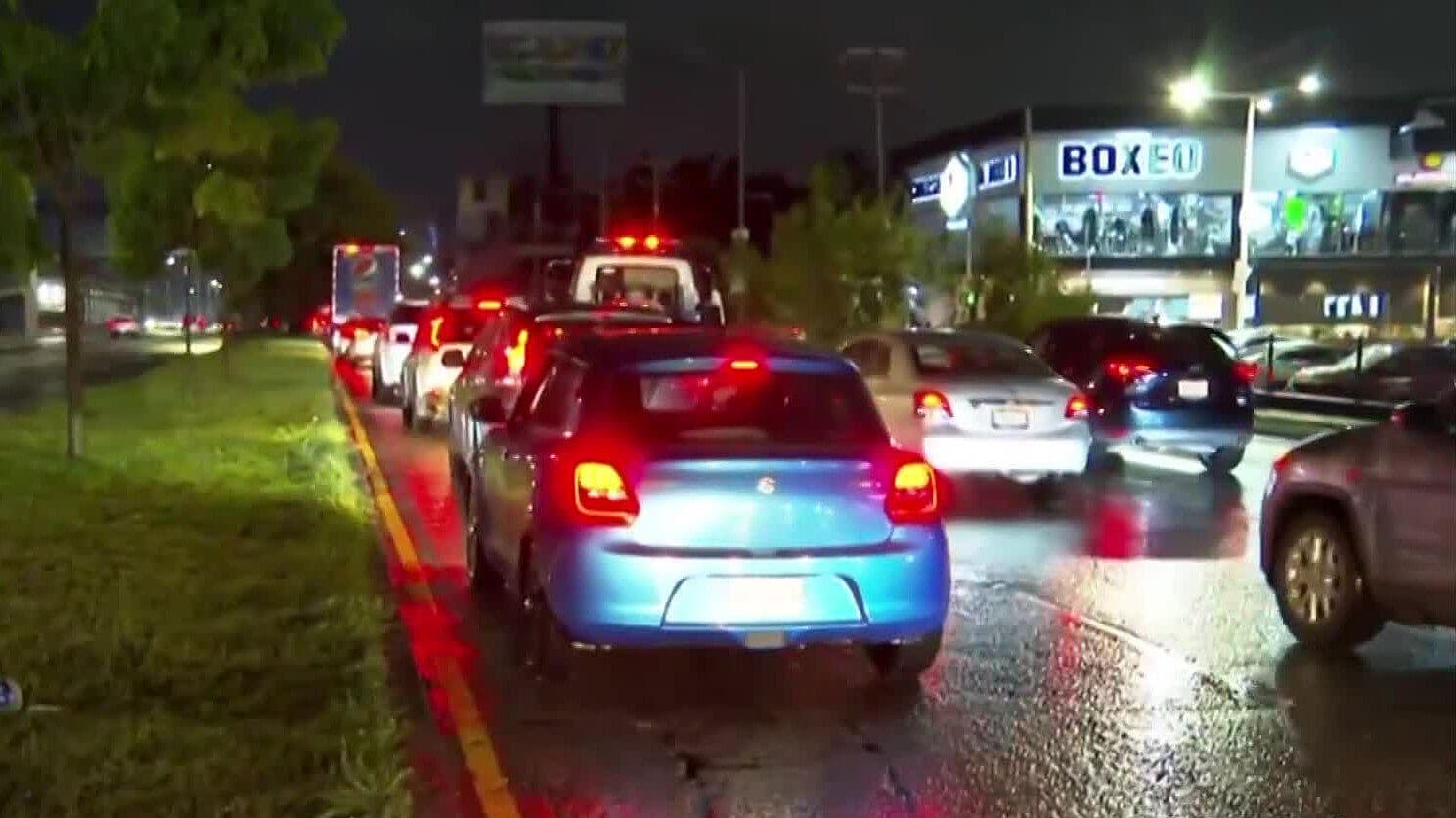 Tráfico Colapsado por Lluvia en Jardines del Ixtépete en Zapopan, Jalisco