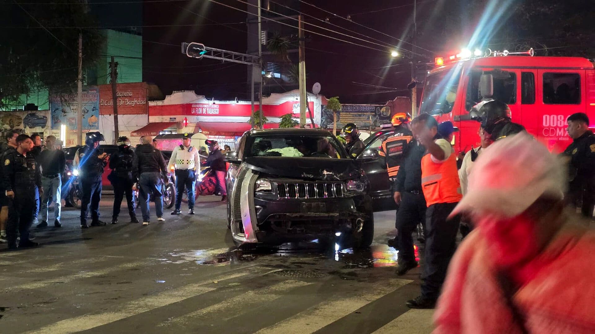 Choque de Patrulla y Camioneta Deja Mujer Herida en la Doctores, CDMX