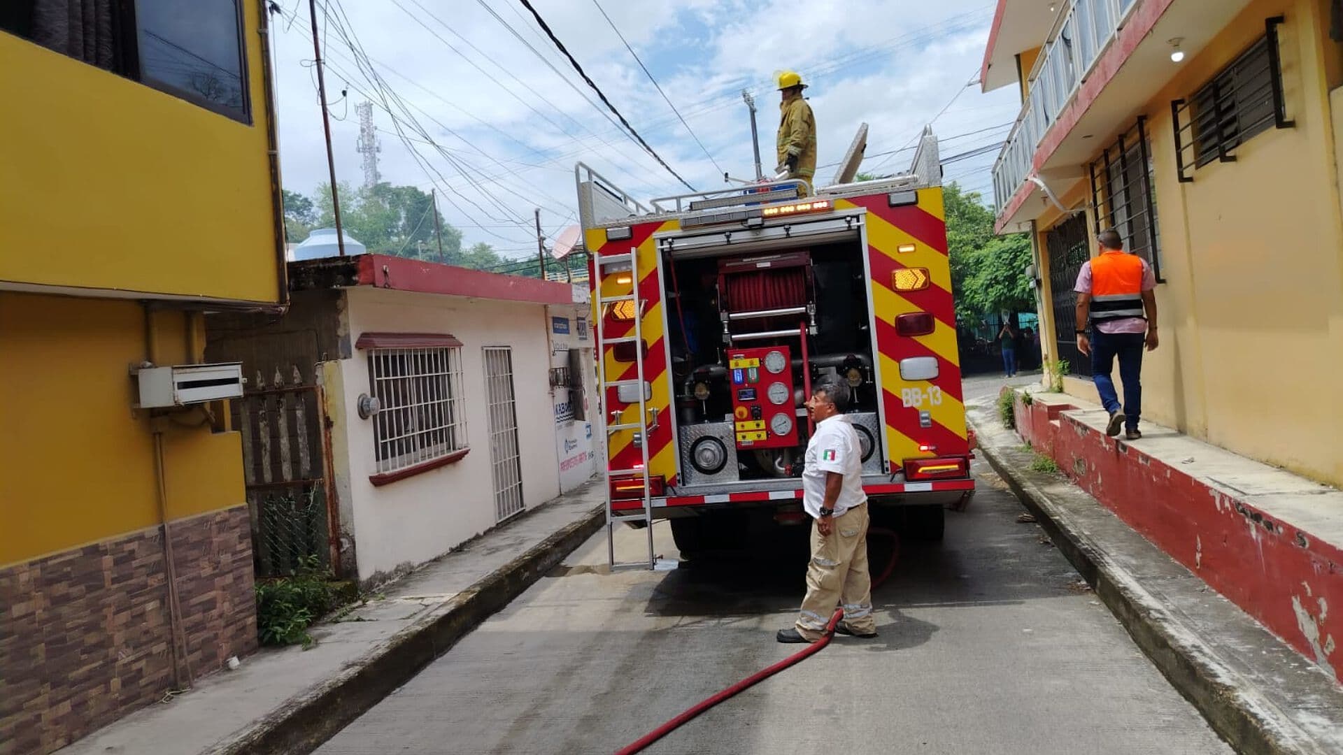 Incendio en Domicilio de Colonia Centro de Tuxpan Moviliza a Cuerpos de Emergencias