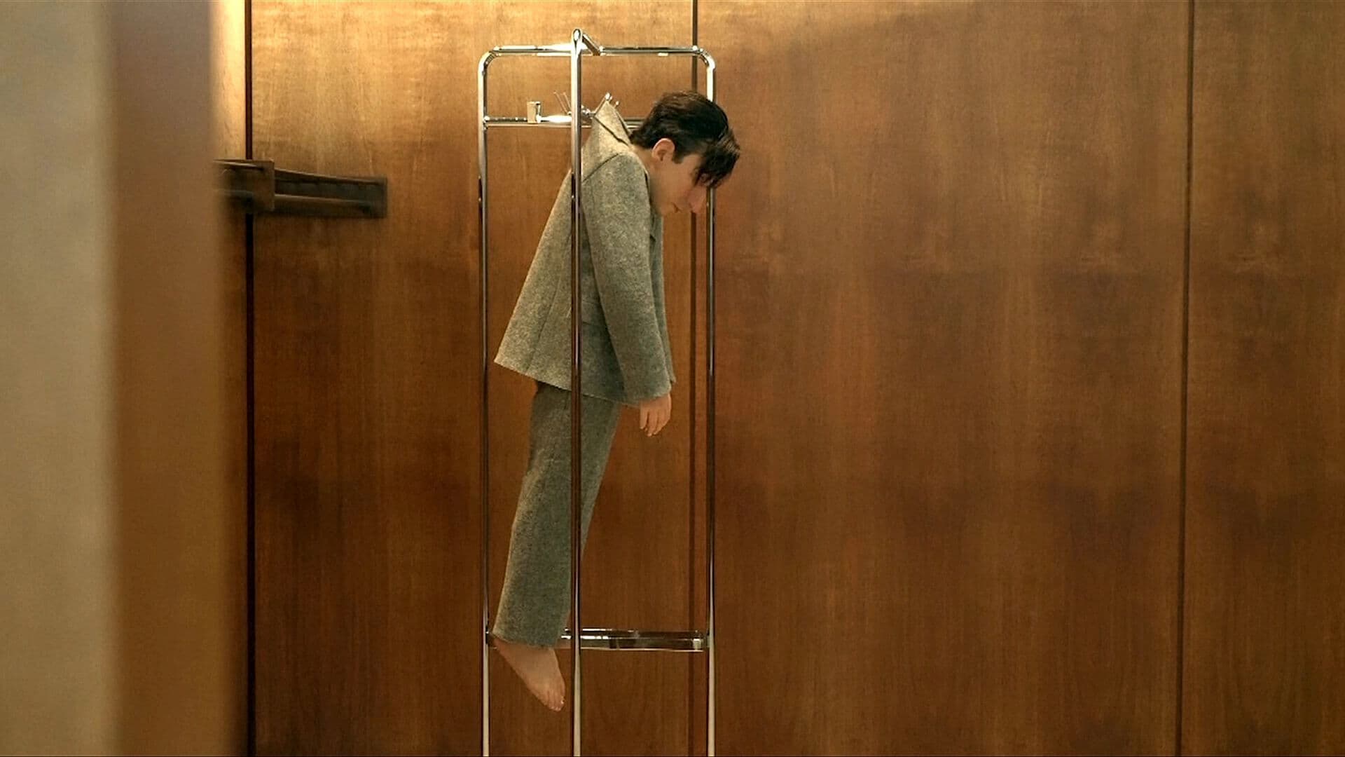 Inauguran en Berlín Exposición Retrospectiva del Artista Italiano Maurizio Cattelan