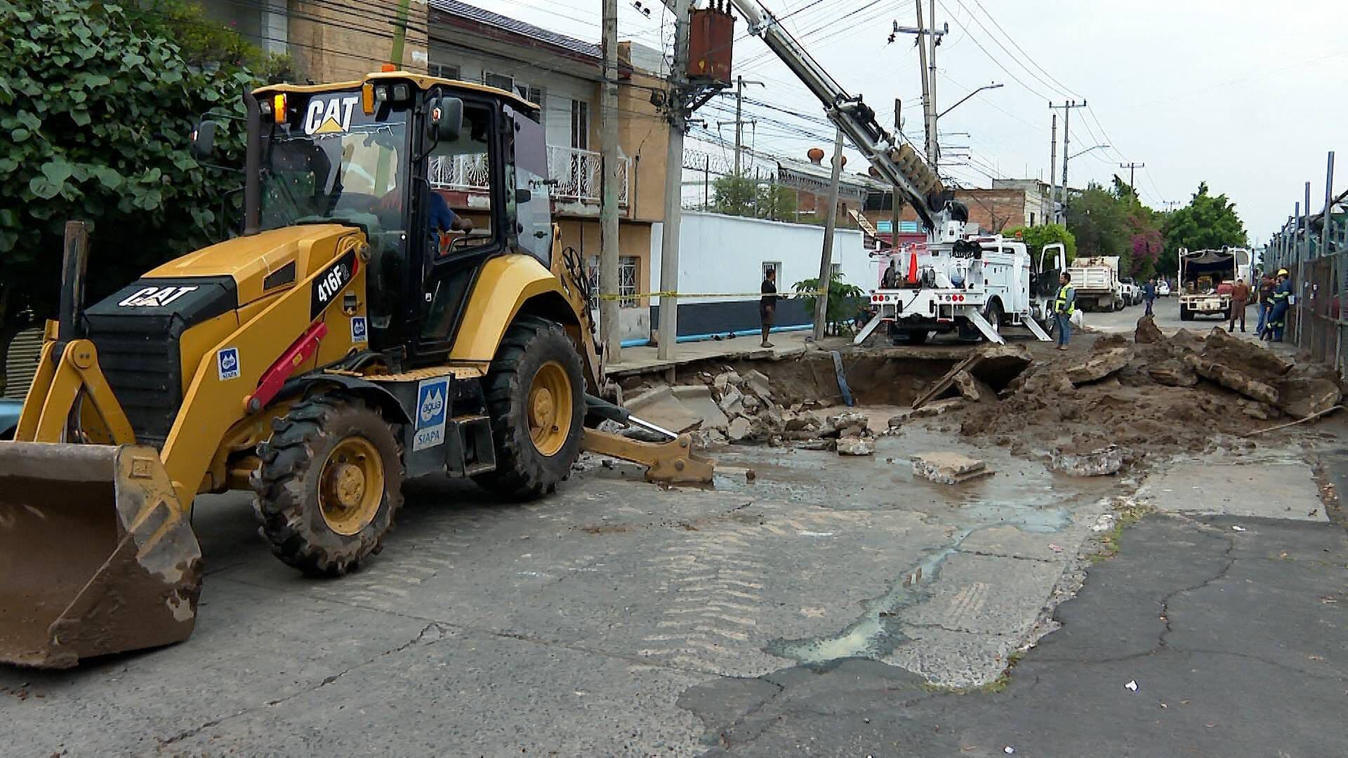 Aparece Otro Megasocavón en Guadalajara; Mide Casi 10 Metros de Largo
