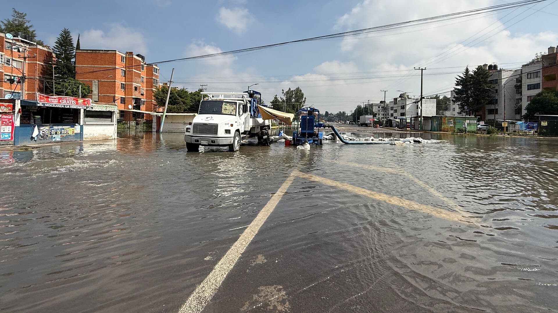 Desfogue de Presa en Cuautitlán Izcalli Convierte Calles en Ríos