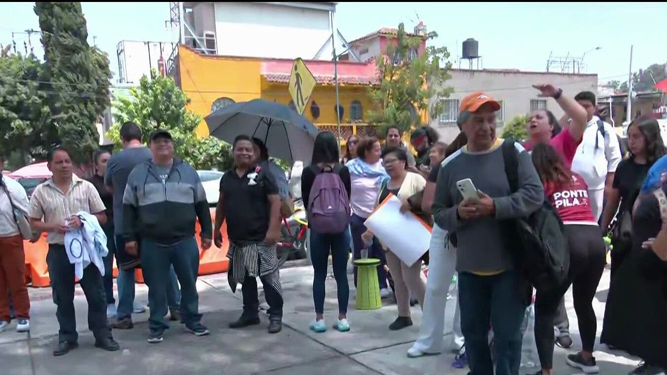 Con Música, Protestan Afuera de la Cámara de Diputados para Evitar Cierre de PILARES Candelaria