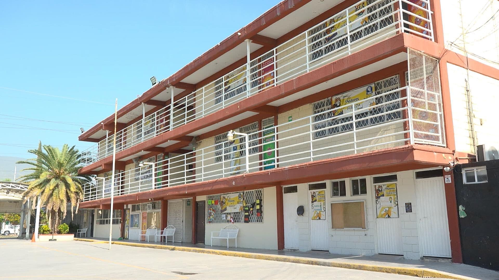 Prohíben Uso de Celulares en Secundaria 24 'Guillermo Prieto' en San Nicolás, NL
