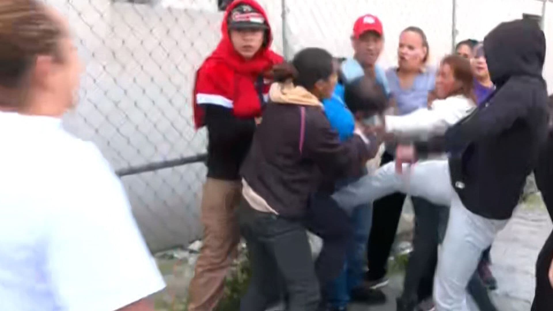 Pelea de Colectivos Afuera del Reclusorio Oriente de la CDMX