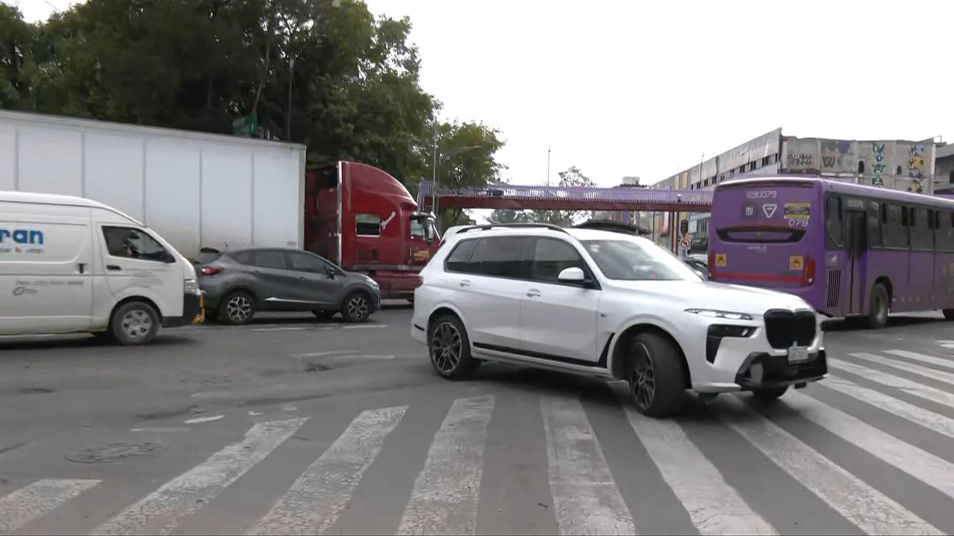 Caos Vial en Insurgentes y Eje 2 Norte por Fallas en Semáforos