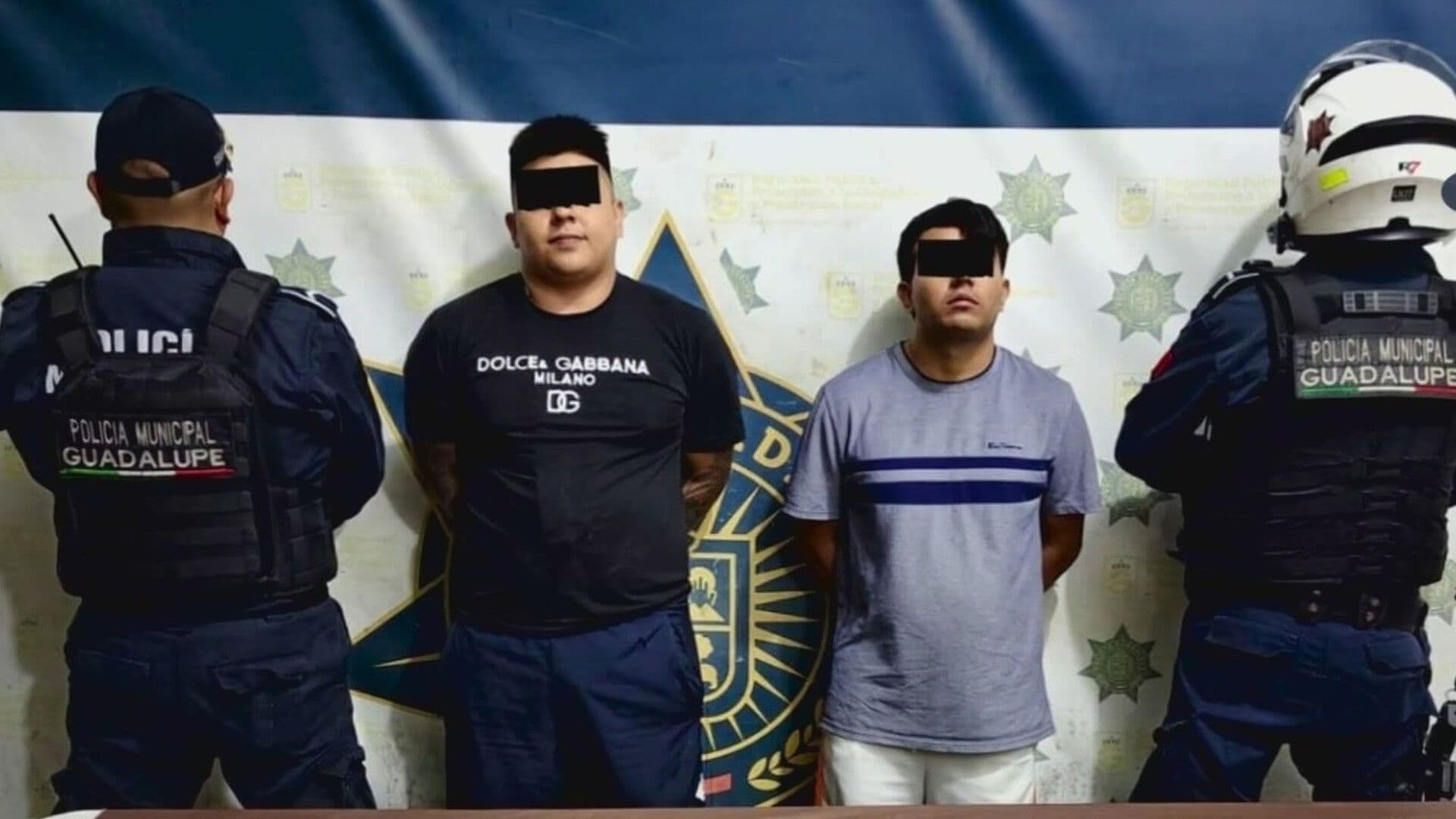 Detienen a Dos Hermanos en Persecución con Droga y Arma en Col. Polanco