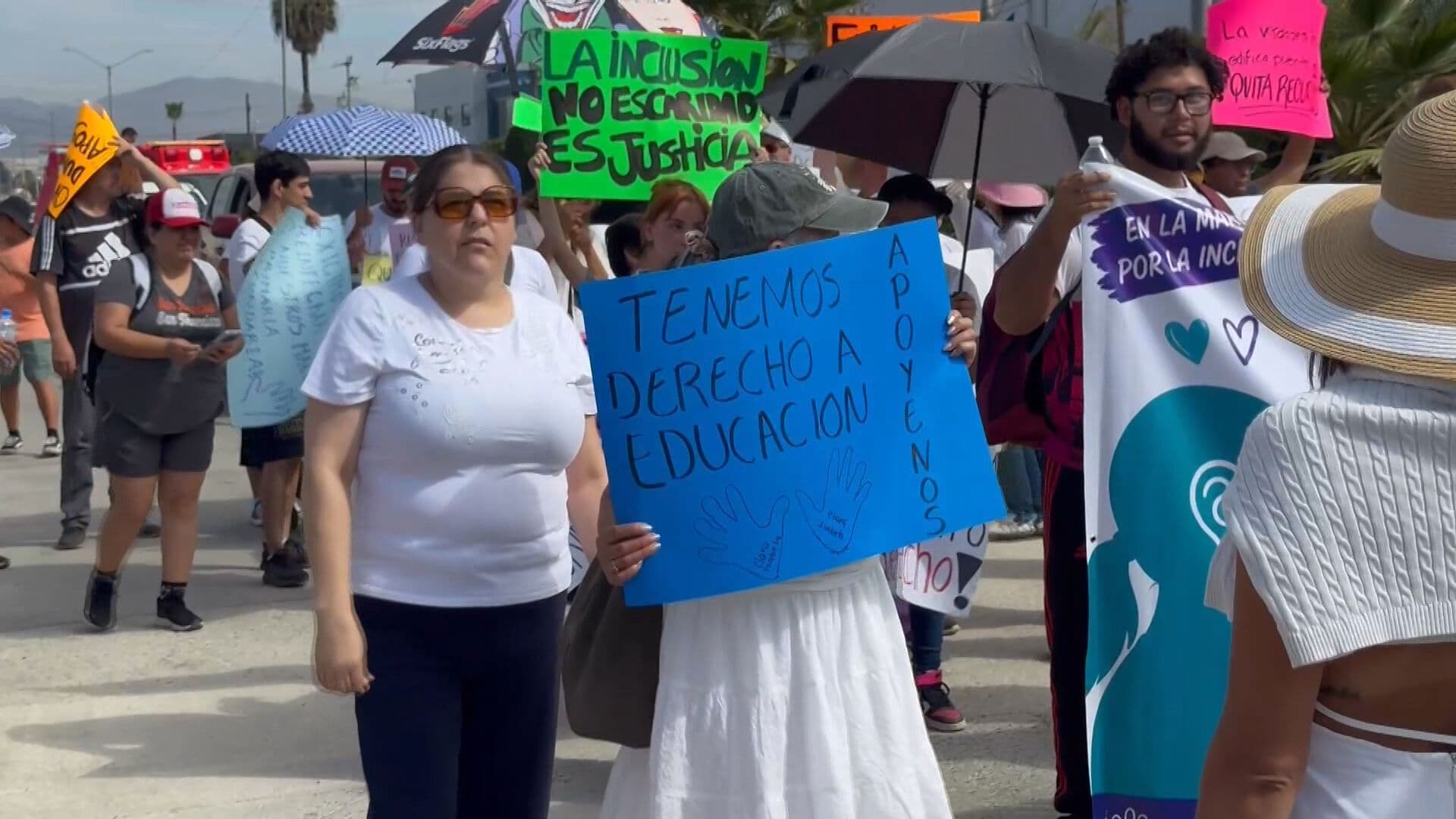Comunidad Sorda de Ensenada Exige Maestros Especializados en Lengua de Señas