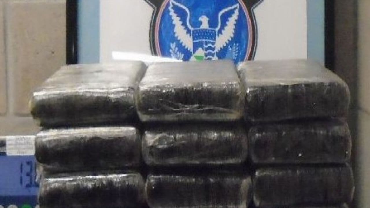 CBP Incauta Más de 100 Libras de Cocaína Oculta en Vehículo en Nogales
