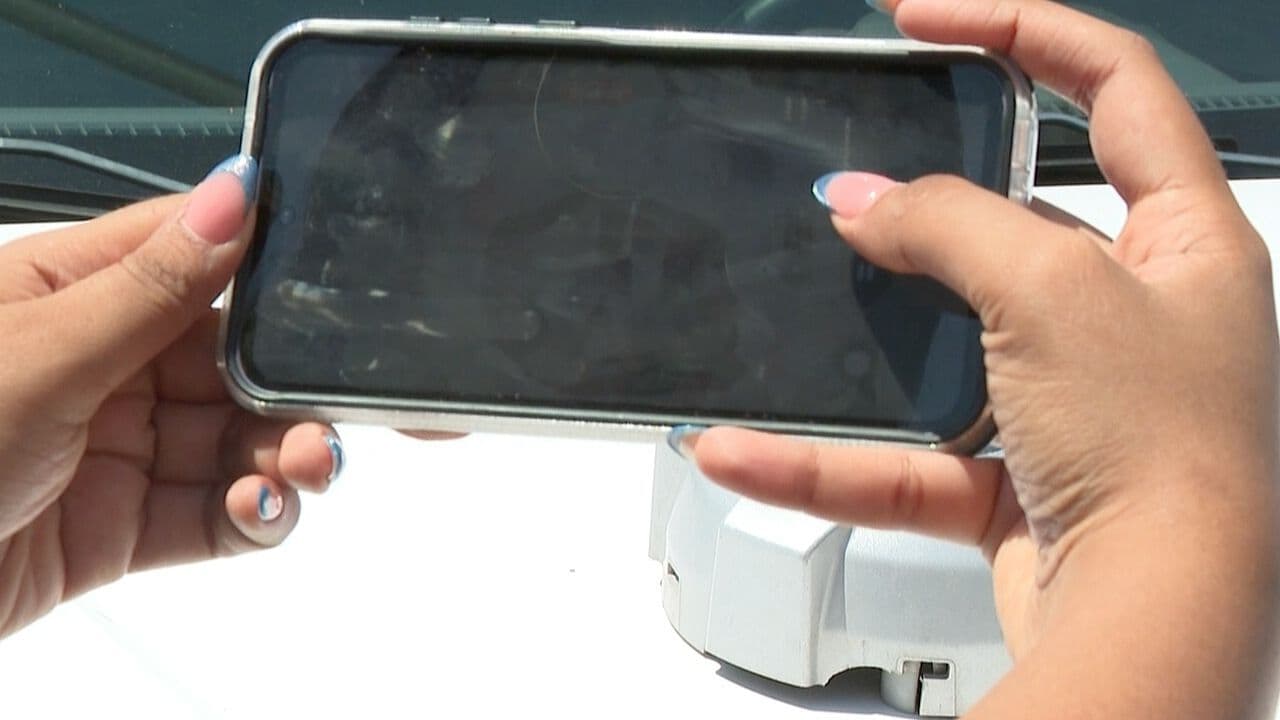 Padres de Familia Piden Prohibir Celulares en Escuelas de Sonora
